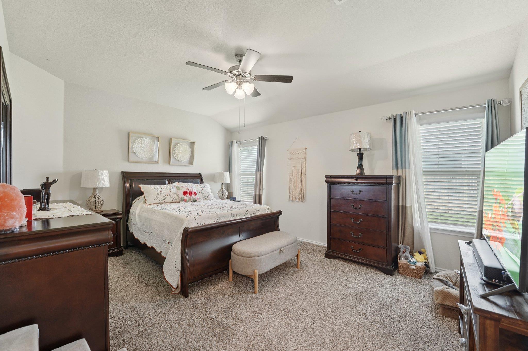 184 Pivot Dr, Taylor, TX 76574