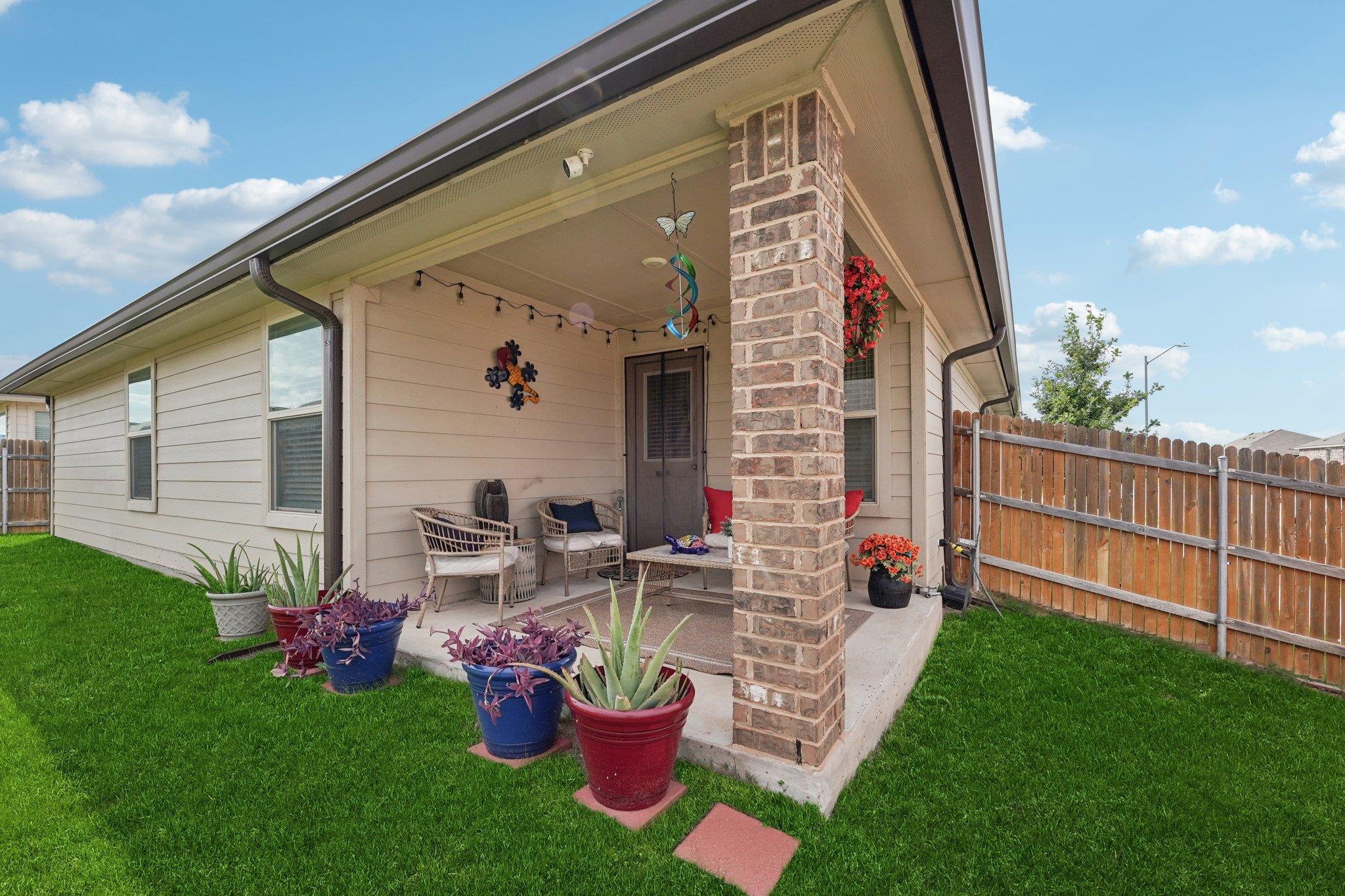 184 Pivot Dr, Taylor, TX 76574