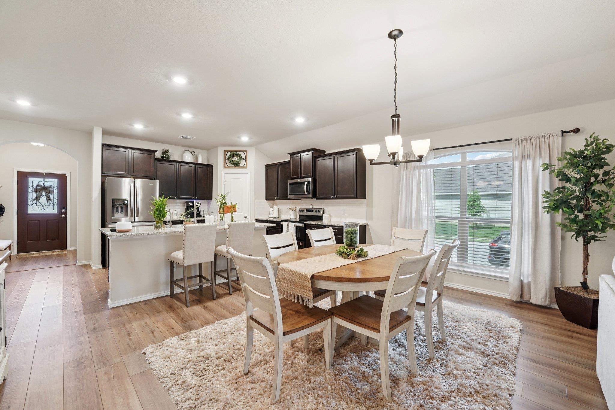 184 Pivot Dr, Taylor, TX 76574