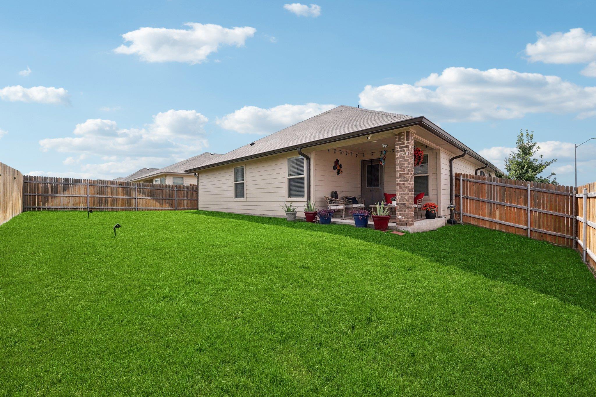 184 Pivot Dr, Taylor, TX 76574