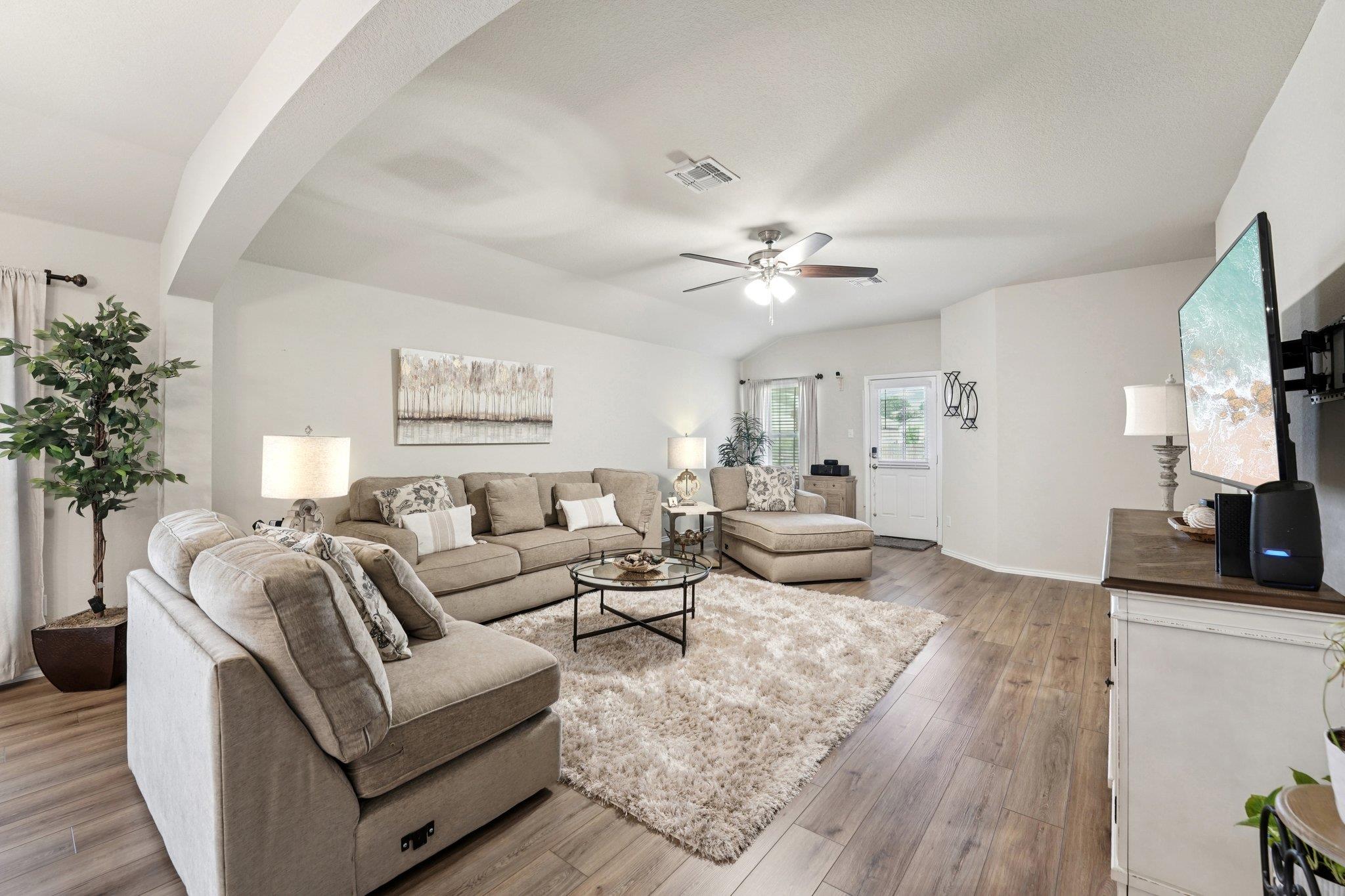 184 Pivot Dr, Taylor, TX 76574