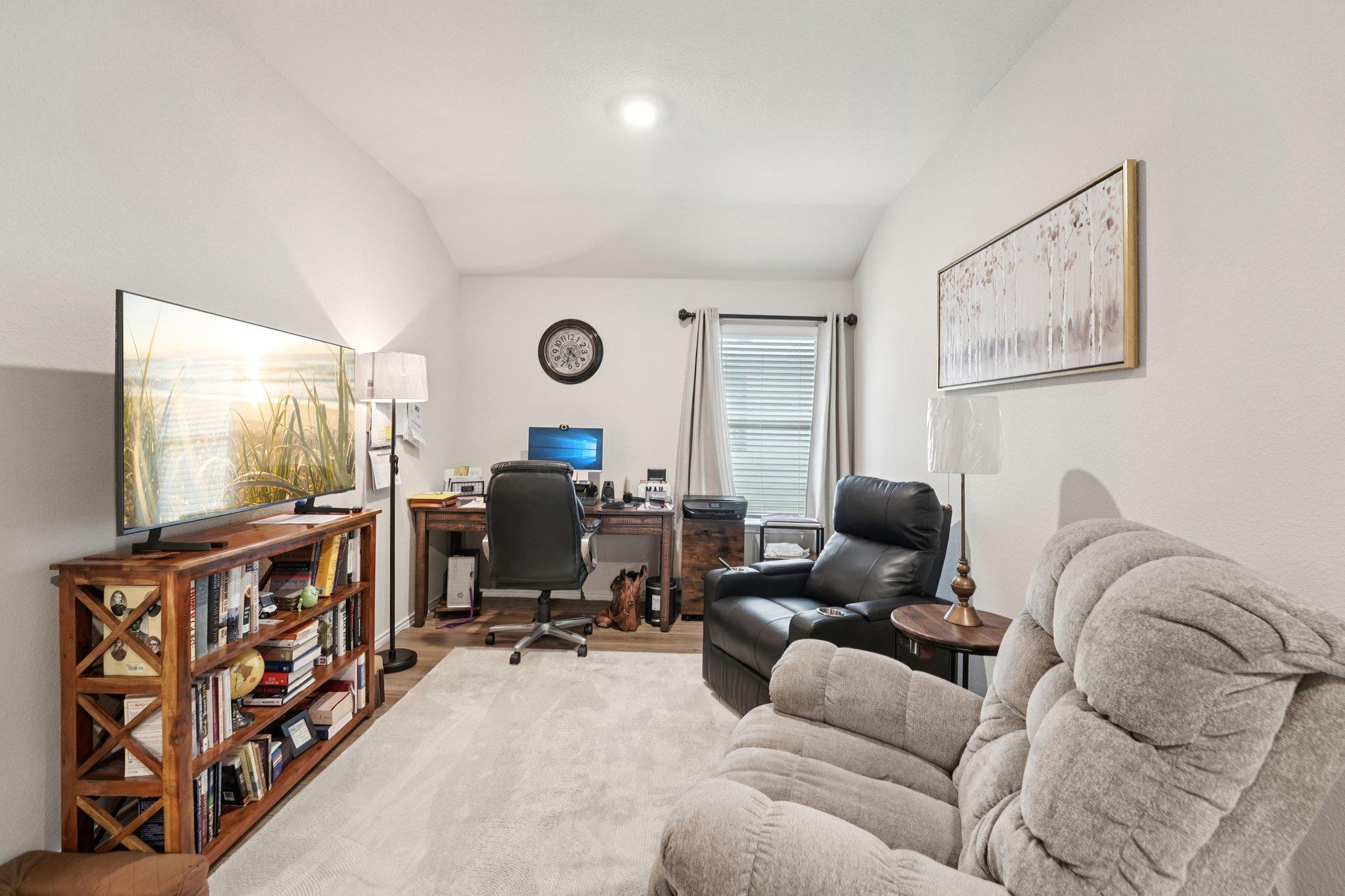 184 Pivot Dr, Taylor, TX 76574