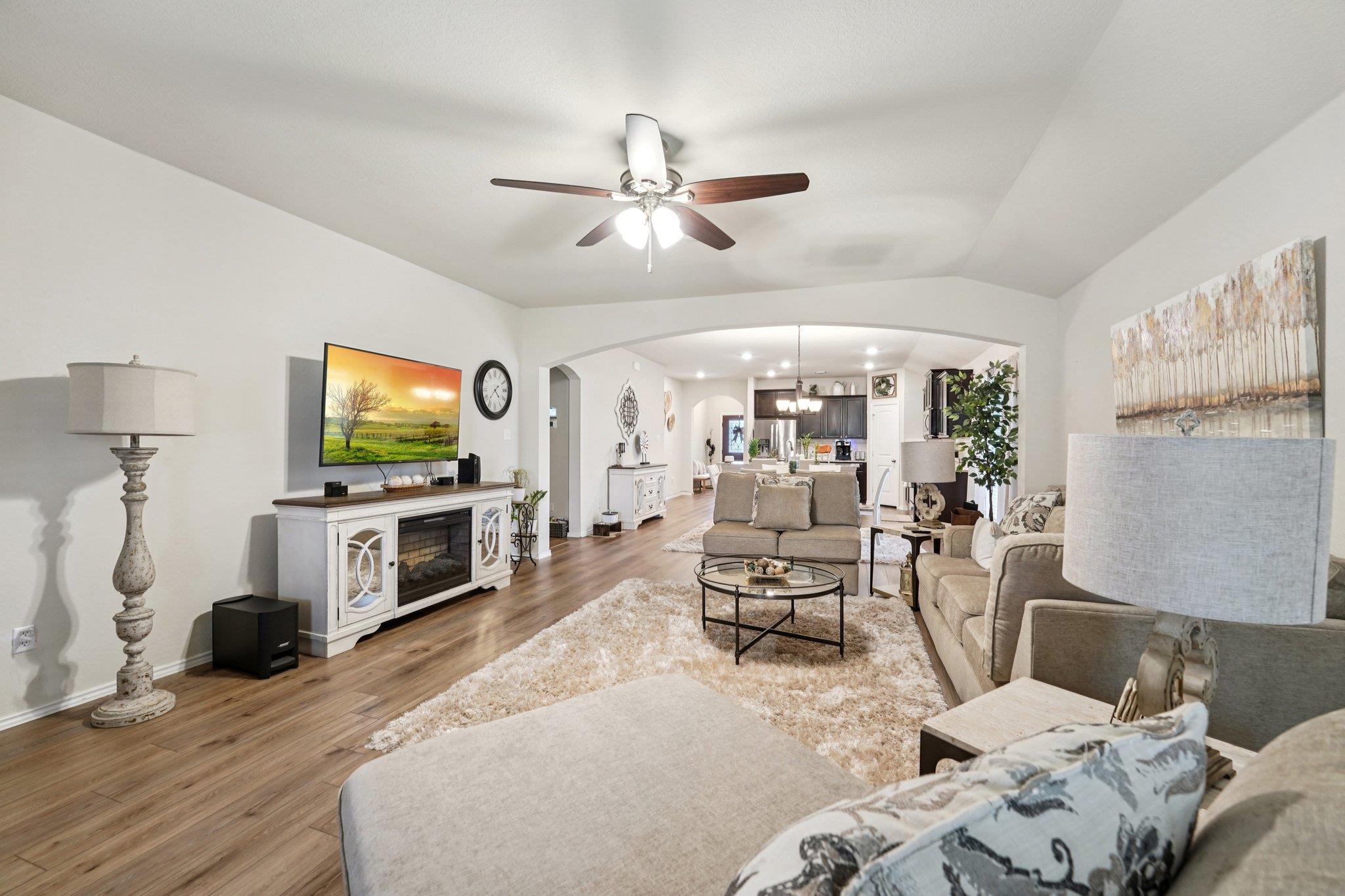184 Pivot Dr, Taylor, TX 76574