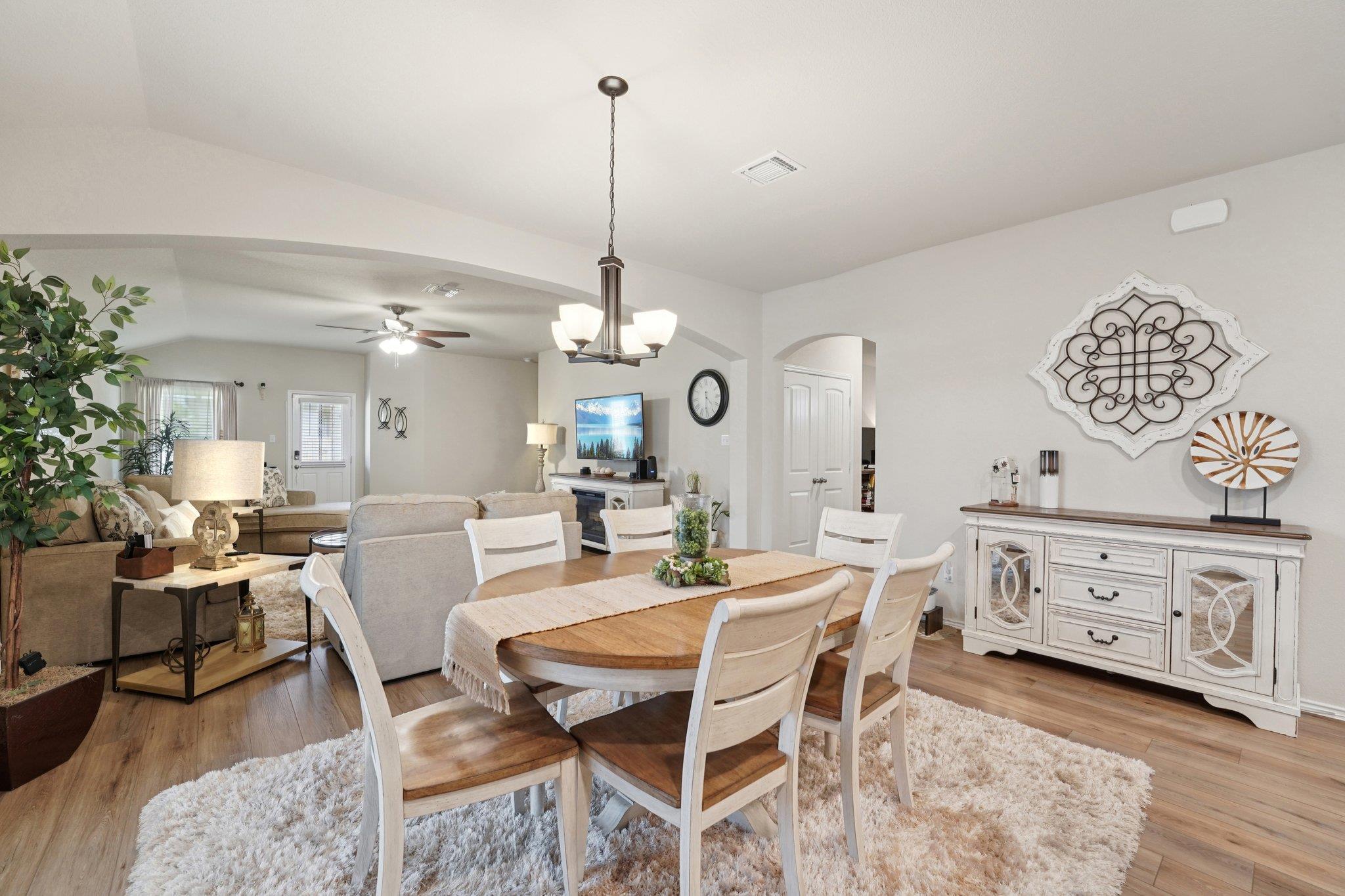184 Pivot Dr, Taylor, TX 76574