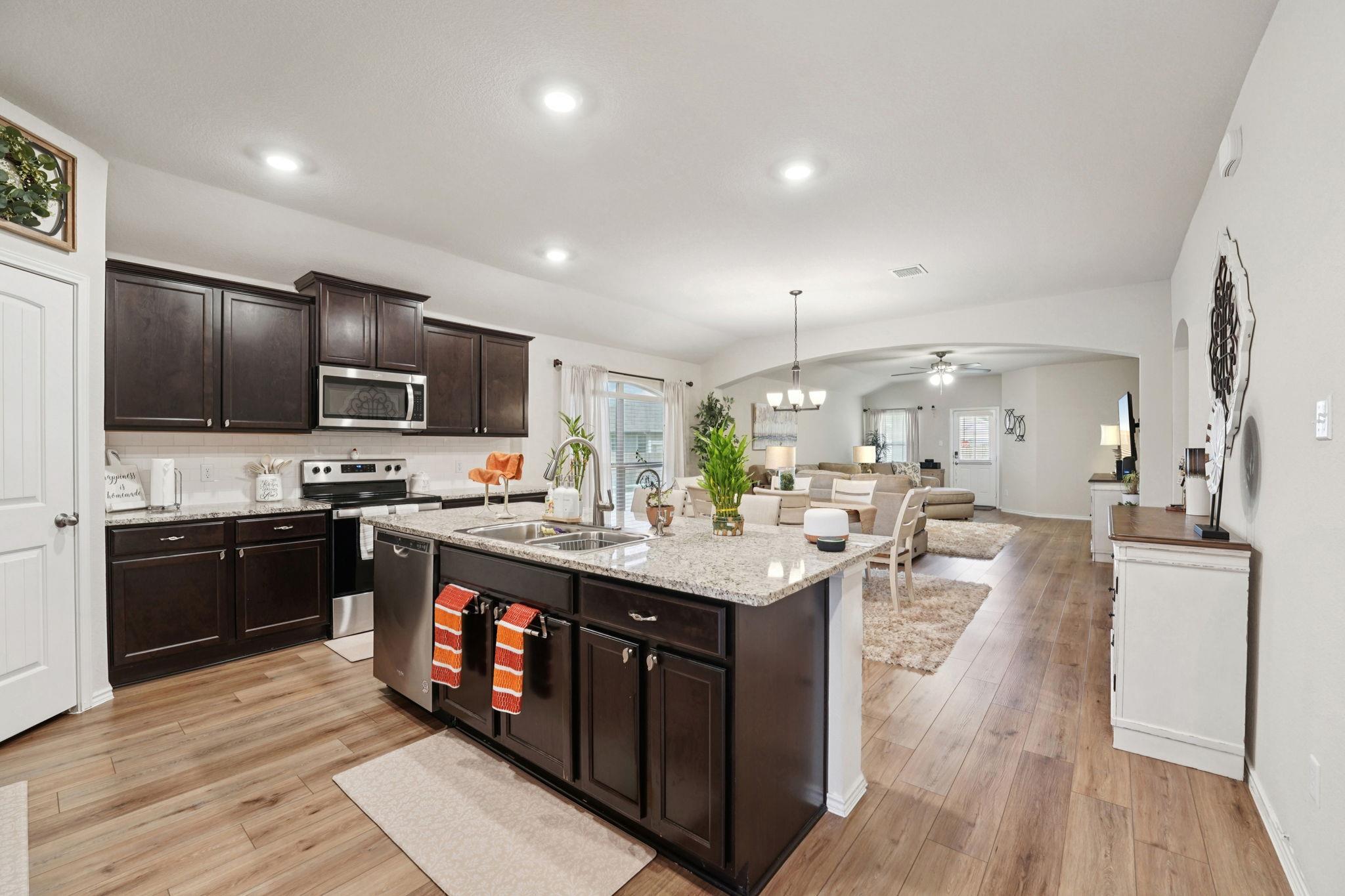184 Pivot Dr, Taylor, TX 76574