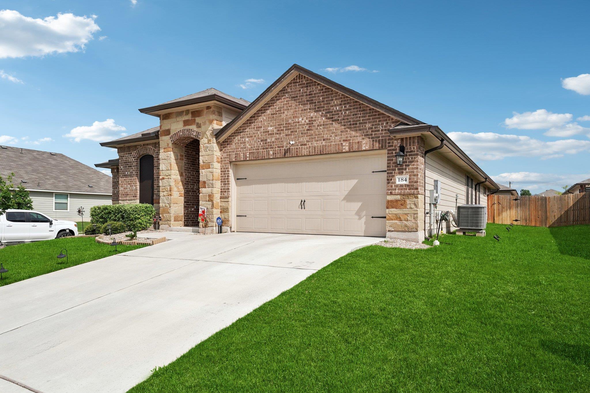 184 Pivot Dr, Taylor, TX 76574