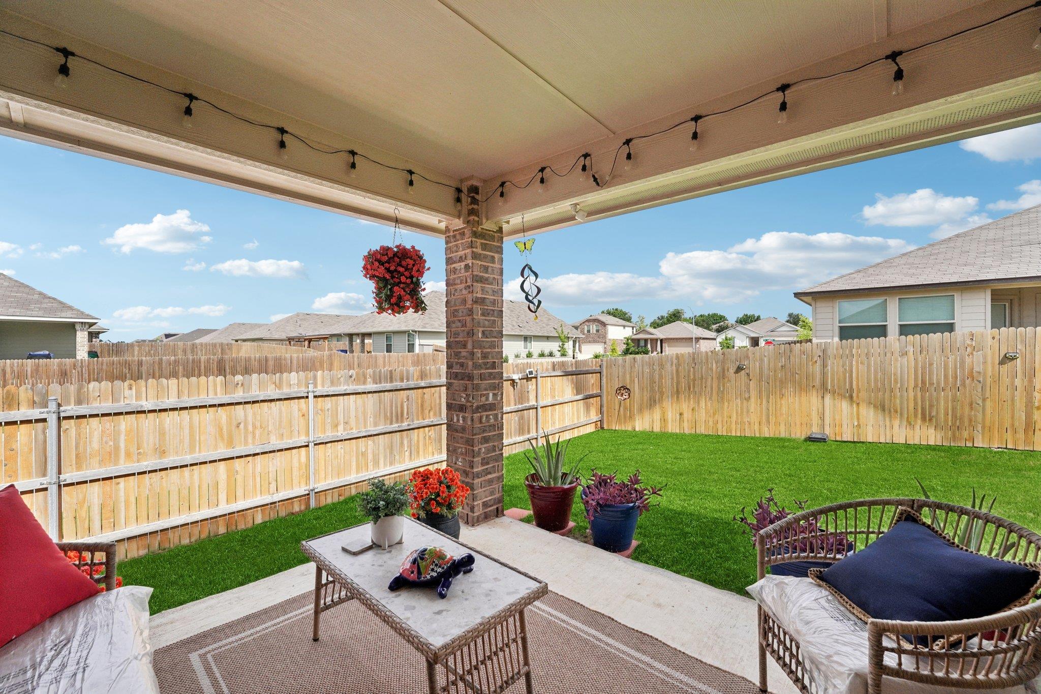 184 Pivot Dr, Taylor, TX 76574