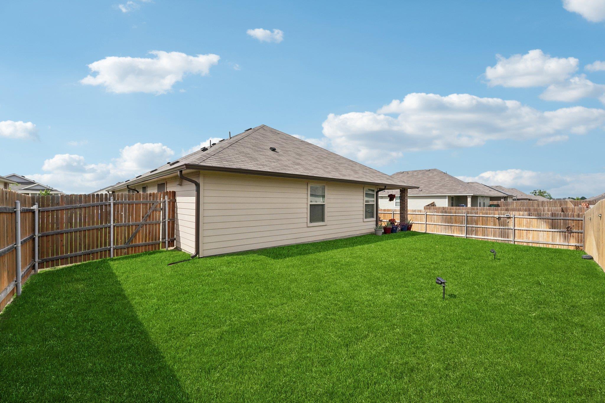 184 Pivot Dr, Taylor, TX 76574