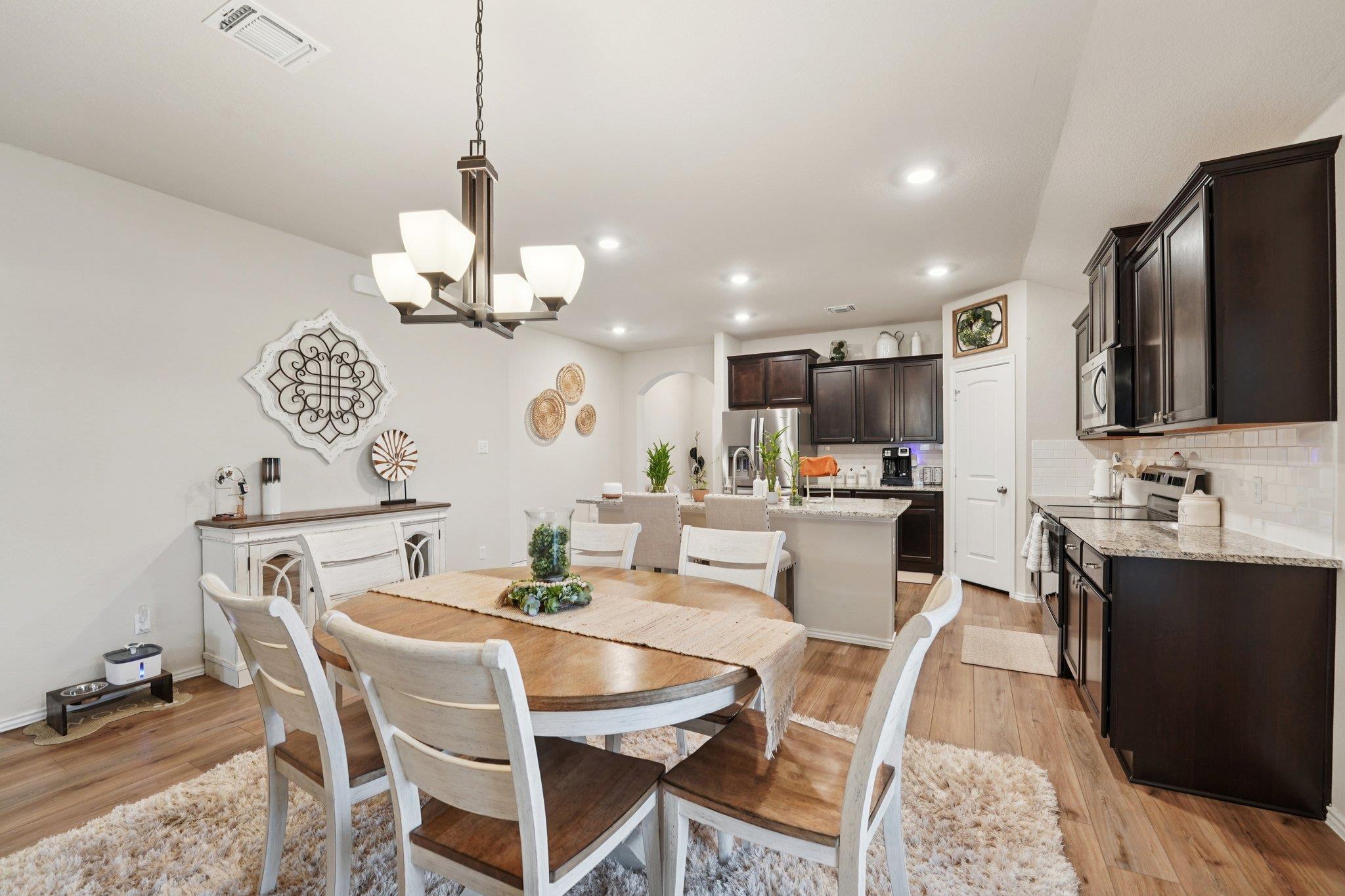 184 Pivot Dr, Taylor, TX 76574