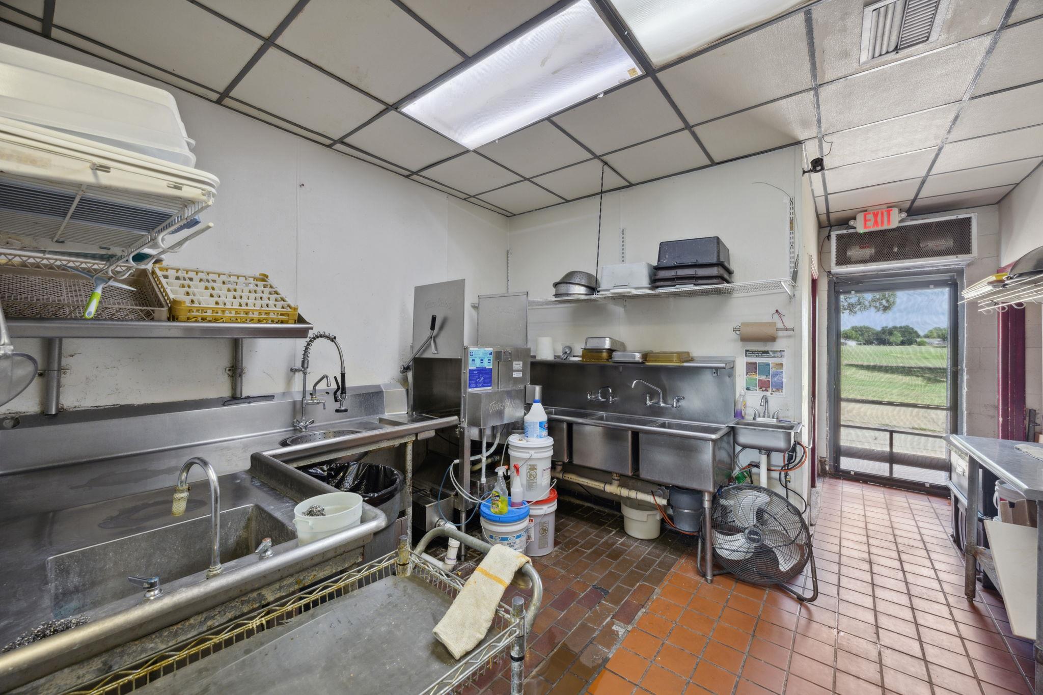 525 E Oates Rd, Garland, TX 75043