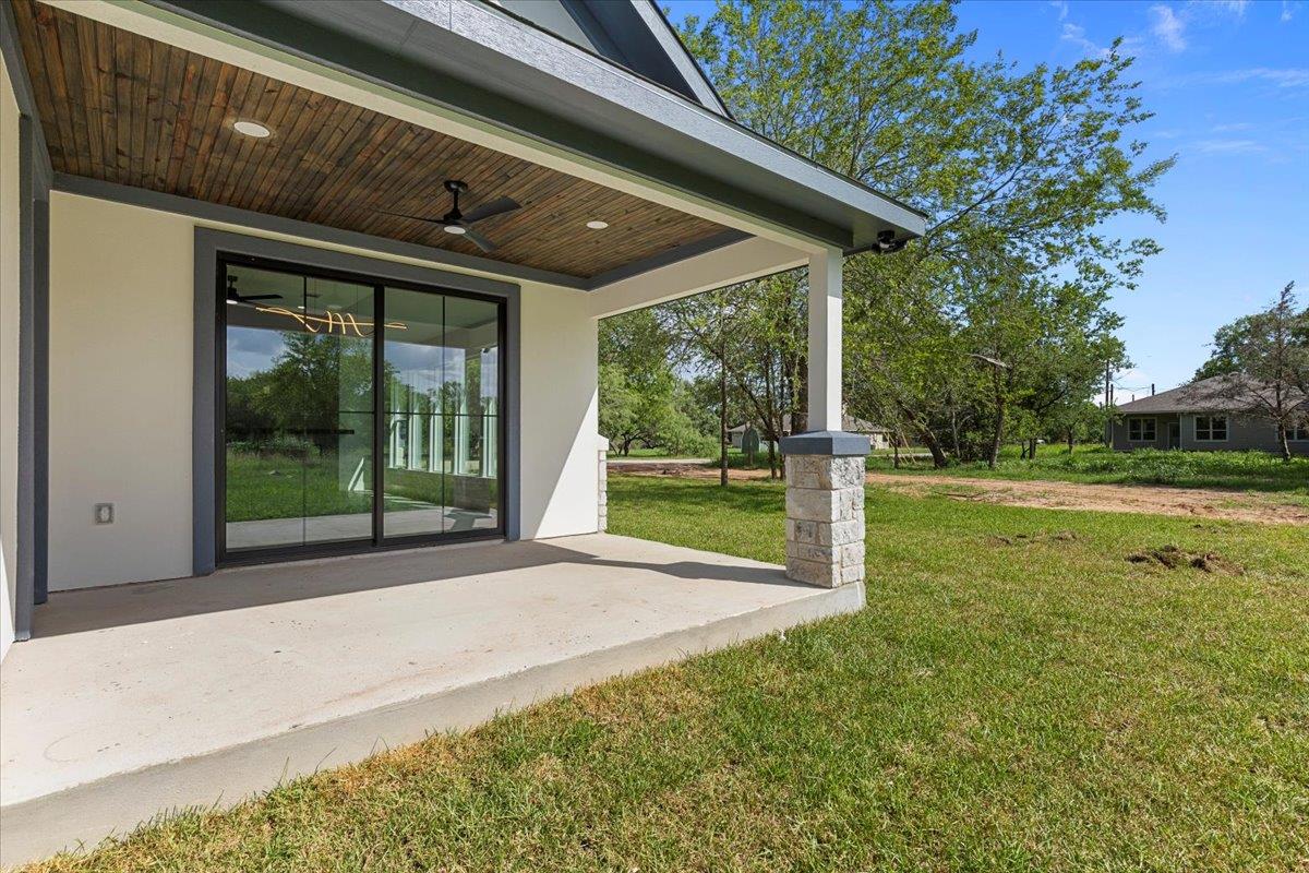 103 W Pauwela Ln, Bastrop, TX 78602