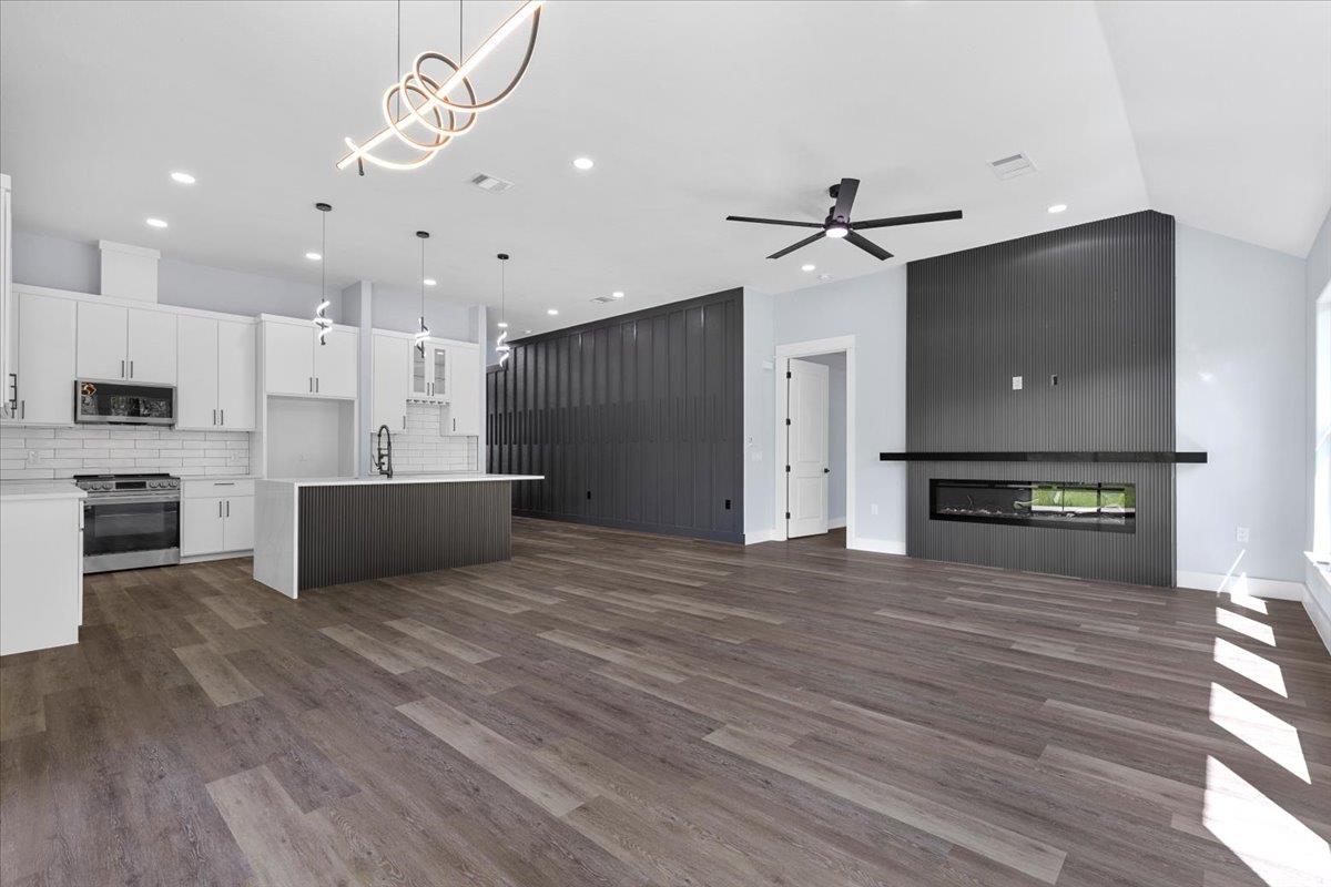 103 W Pauwela Ln, Bastrop, TX 78602