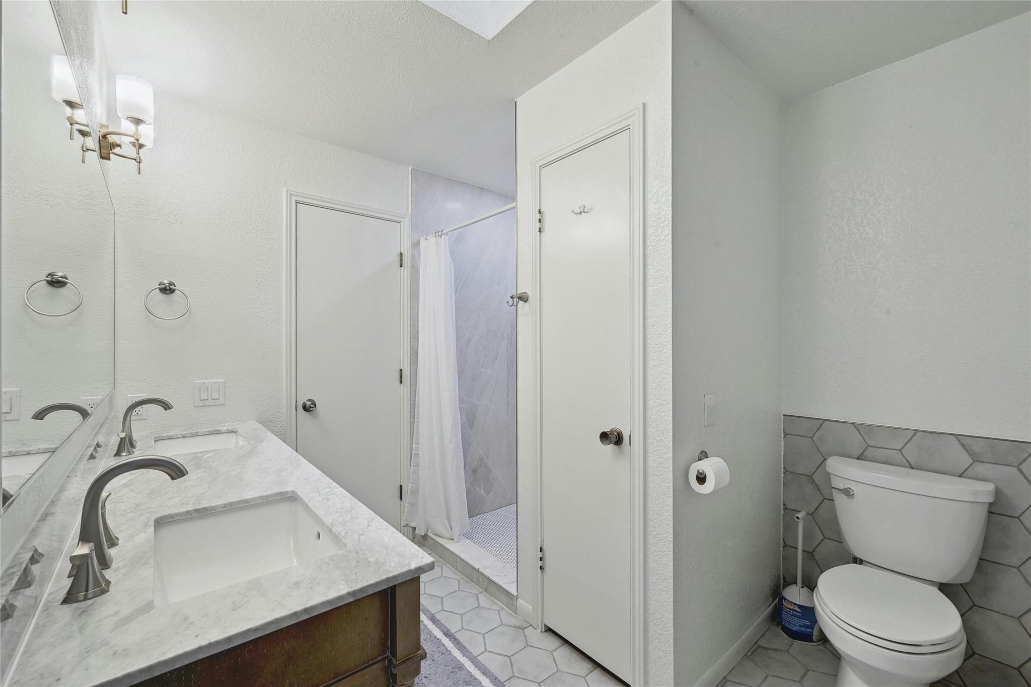 608 Sombrero Dr, Horseshoe Bay, TX 78657