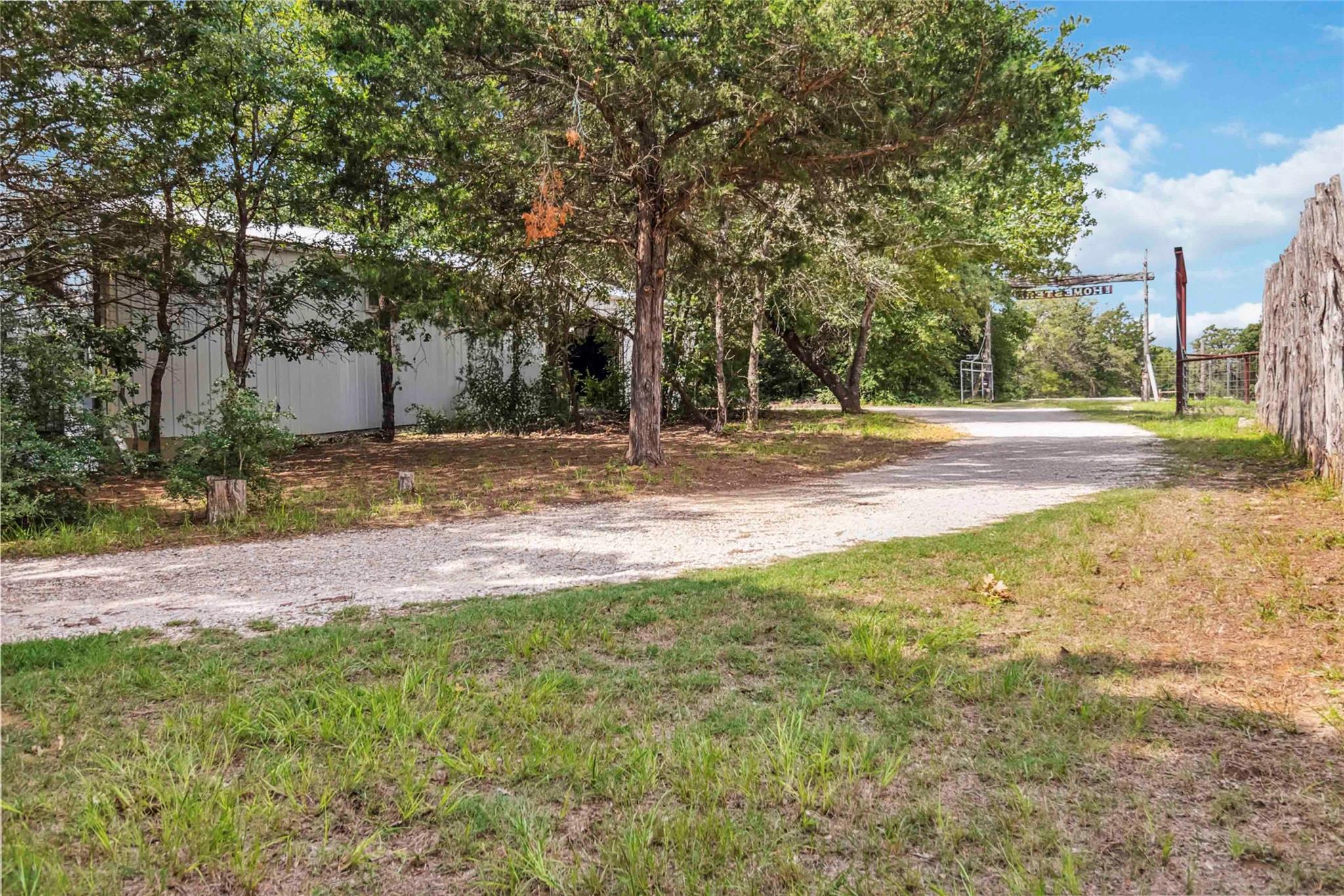 208 Old Potato Rd, Paige, TX 78659