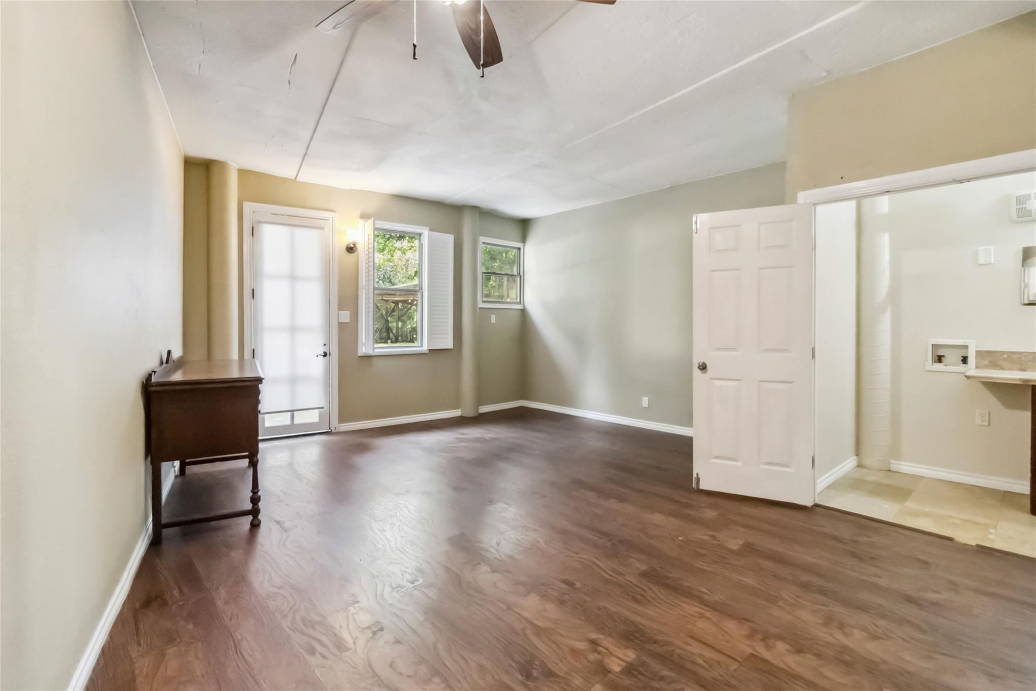 208 Old Potato Rd, Paige, TX 78659