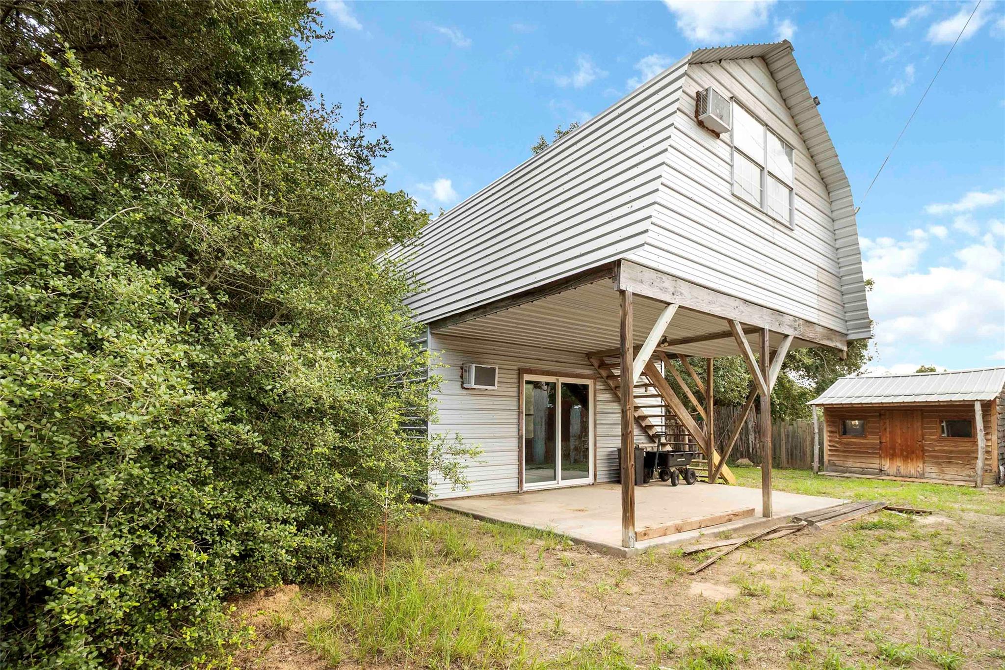 208 Old Potato Rd, Paige, TX 78659