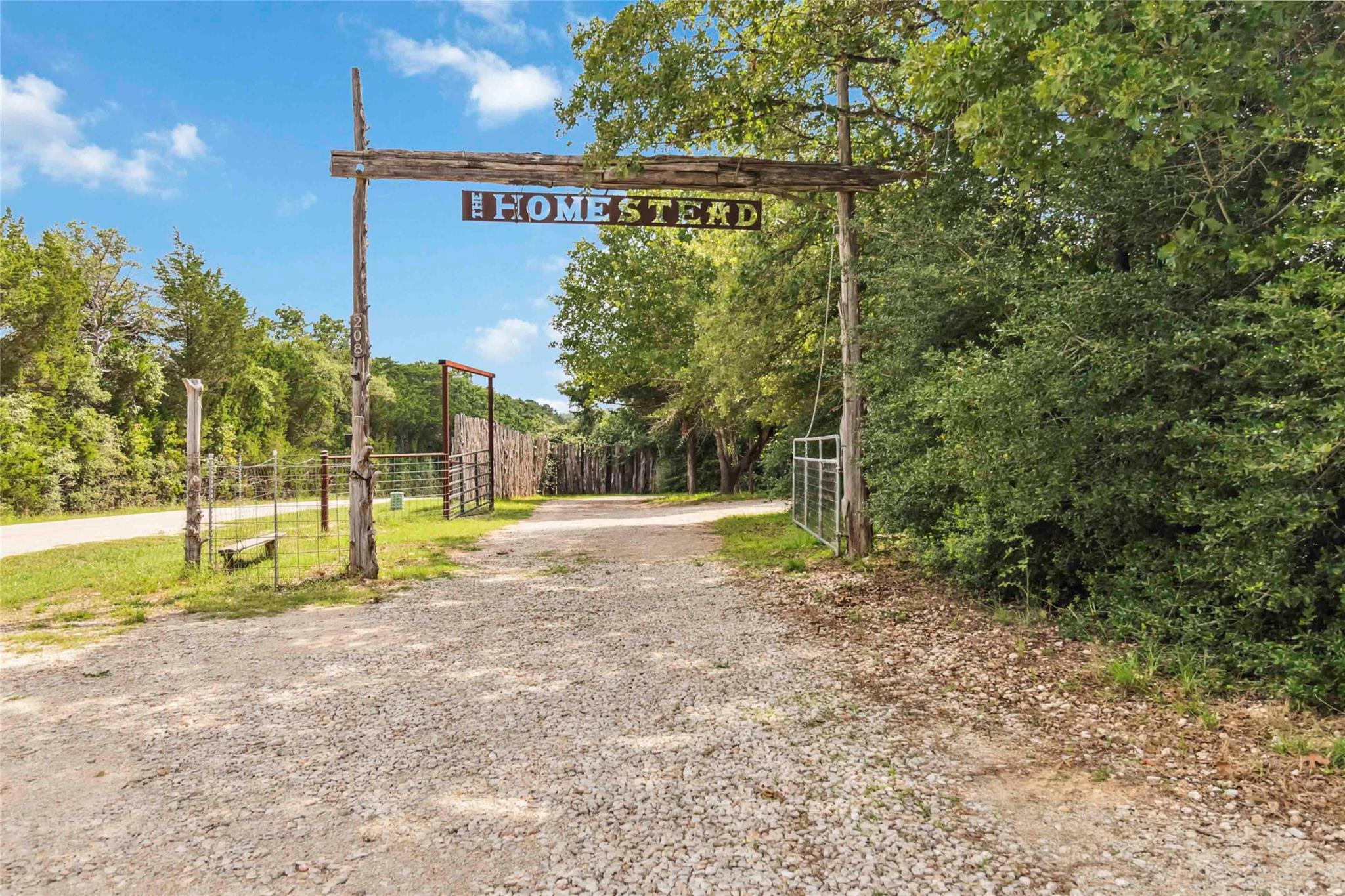 208 Old Potato Rd, Paige, TX 78659