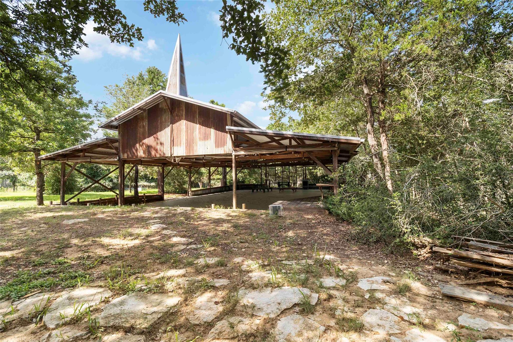 208 Old Potato Rd, Paige, TX 78659