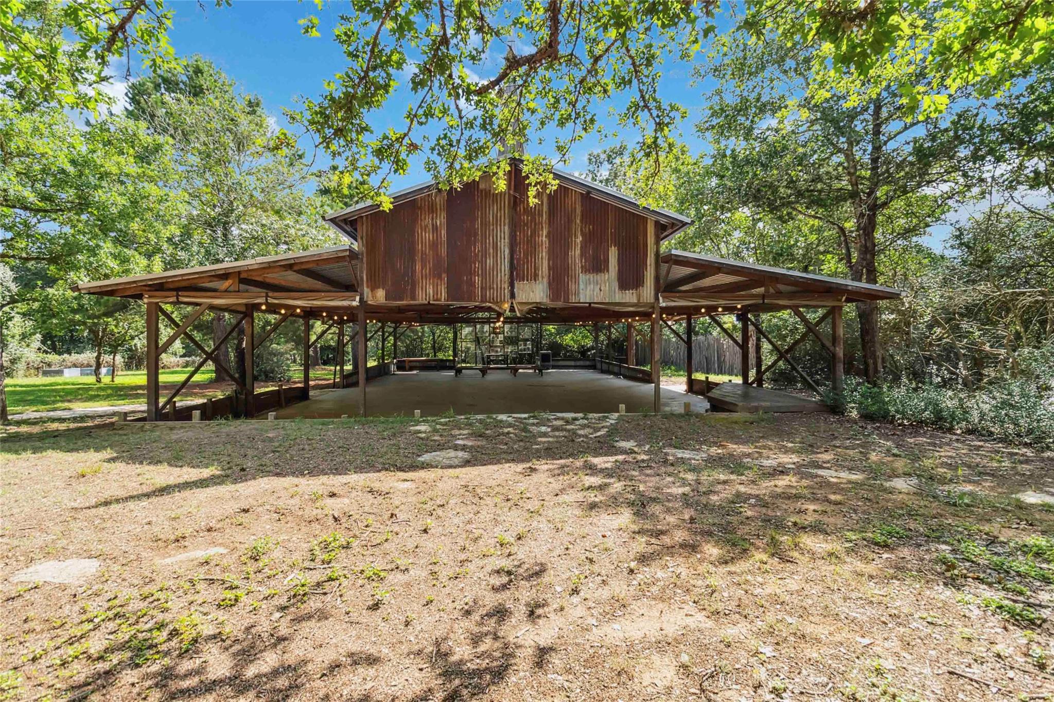 208 Old Potato Rd, Paige, TX 78659