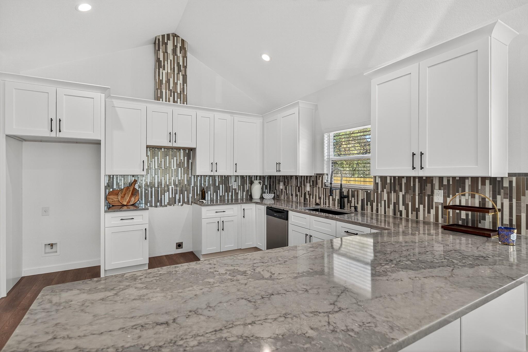 212 Southwood Dr, Granite Shoals, TX 78654