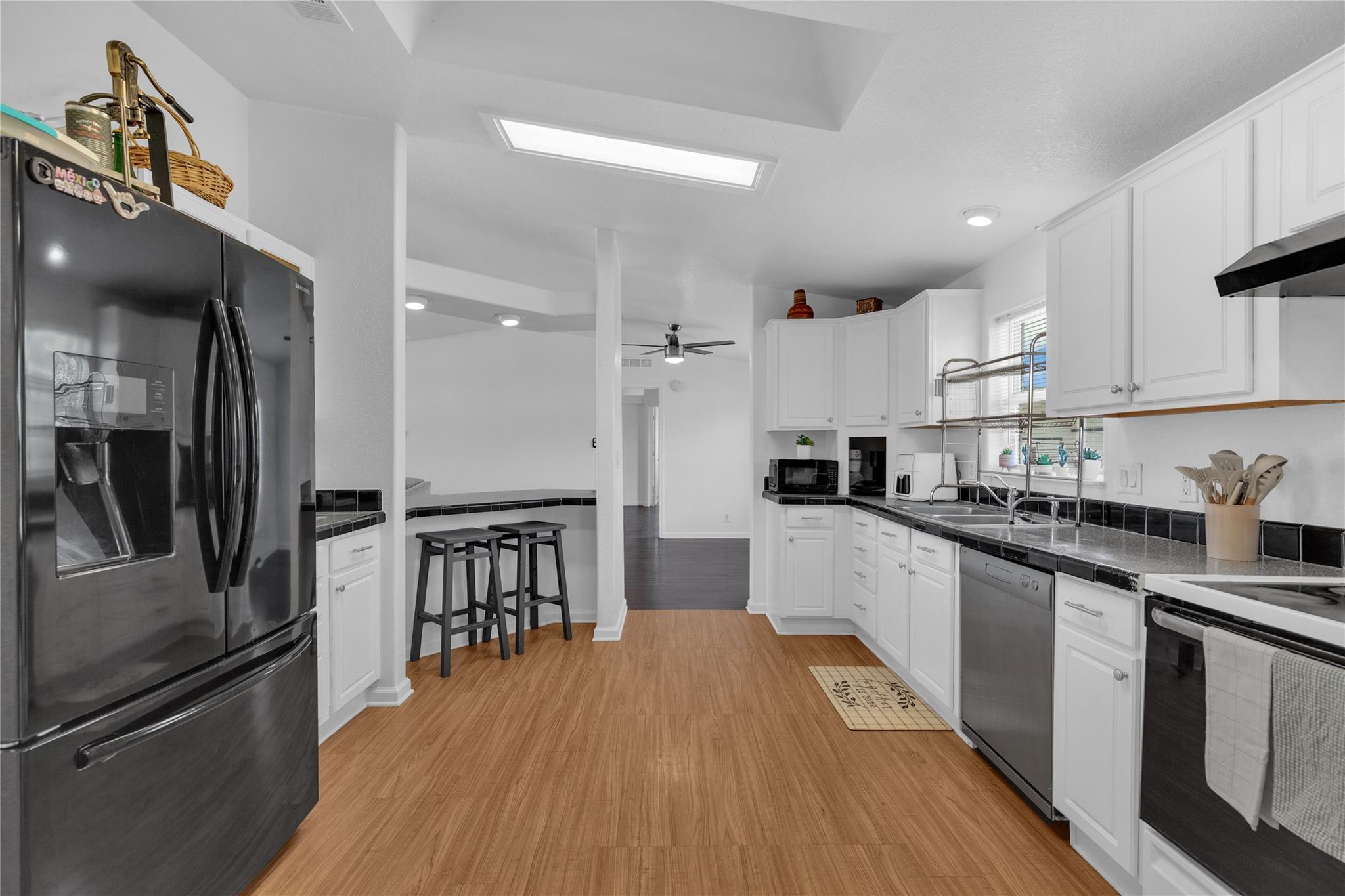 313 Rolling Meadows Ln, Kyle, TX 78640