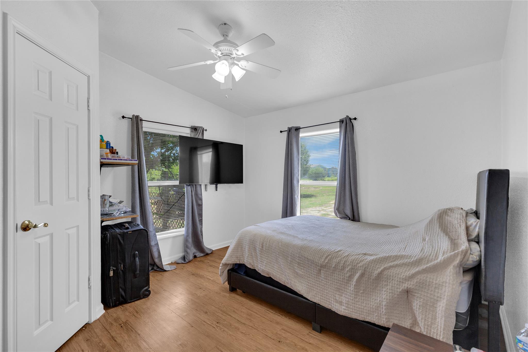 313 Rolling Meadows Ln, Kyle, TX 78640