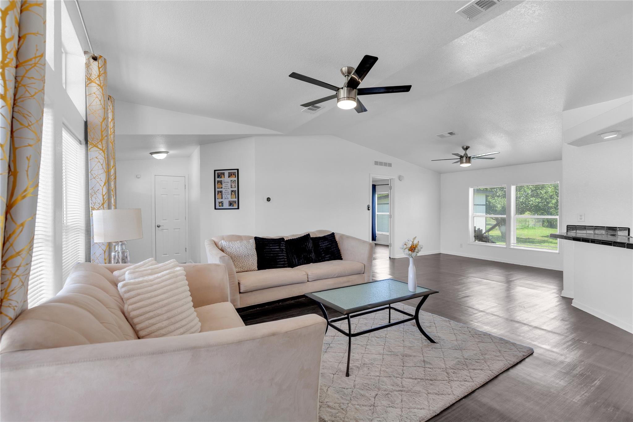 313 Rolling Meadows Ln, Kyle, TX 78640