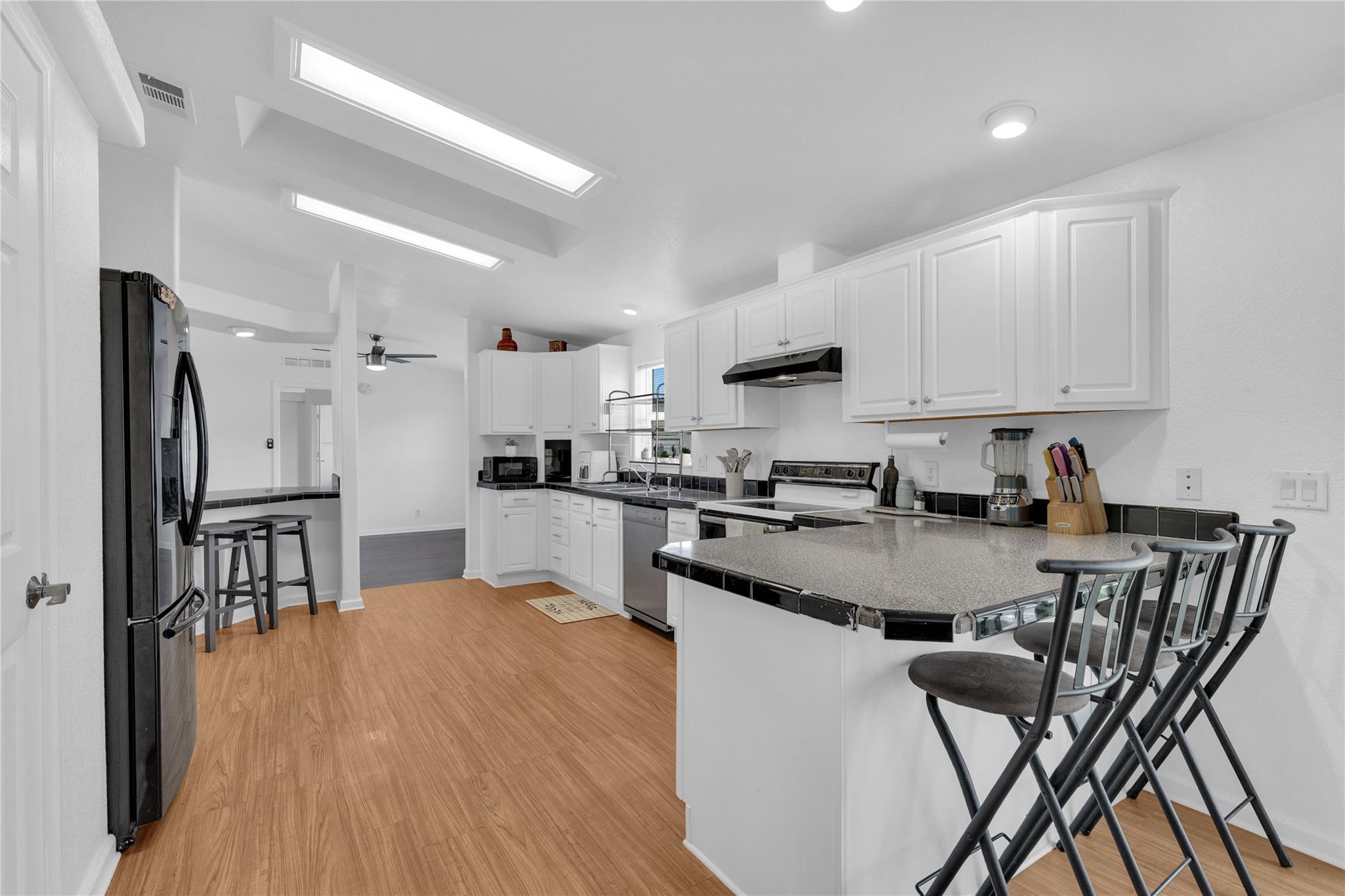 313 Rolling Meadows Ln, Kyle, TX 78640