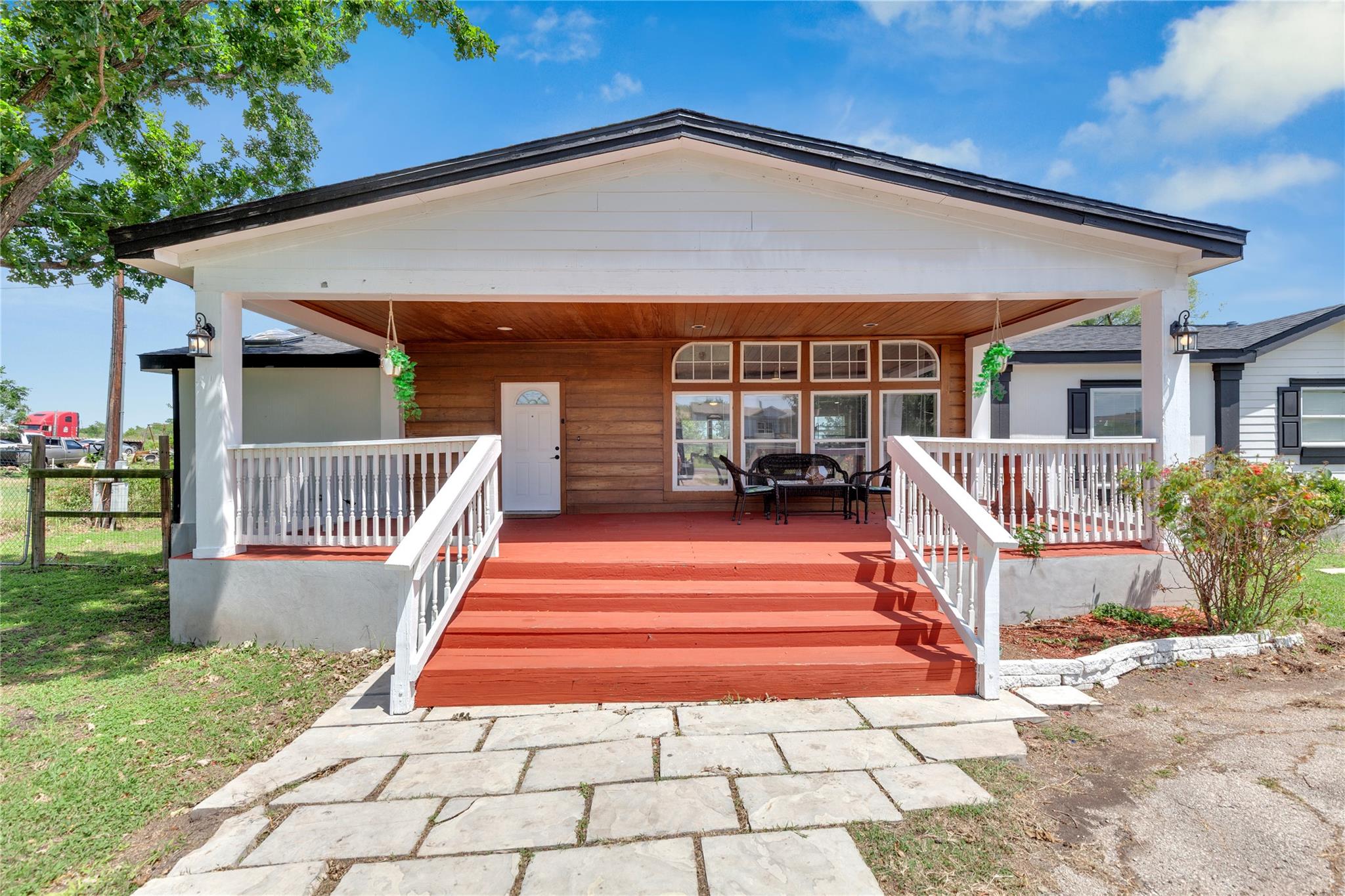 313 Rolling Meadows Ln, Kyle, TX 78640