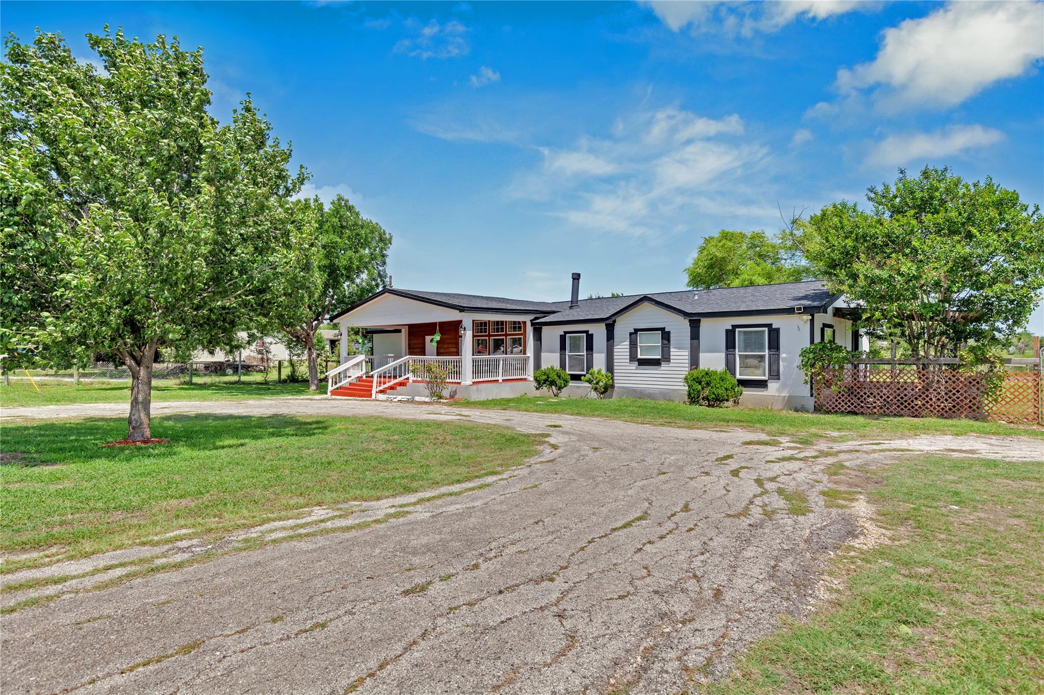 313 Rolling Meadows Ln, Kyle, TX 78640