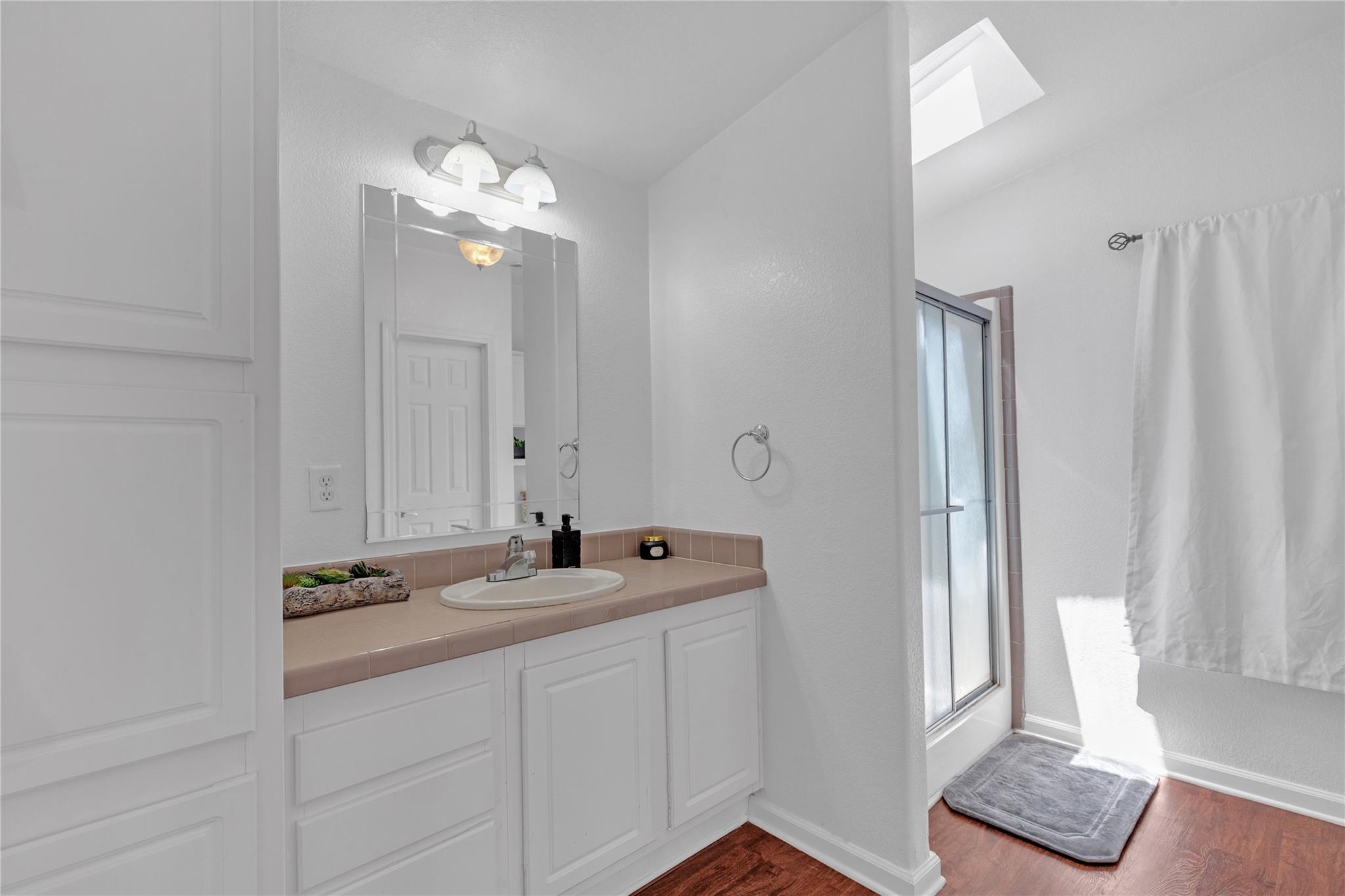 313 Rolling Meadows Ln, Kyle, TX 78640