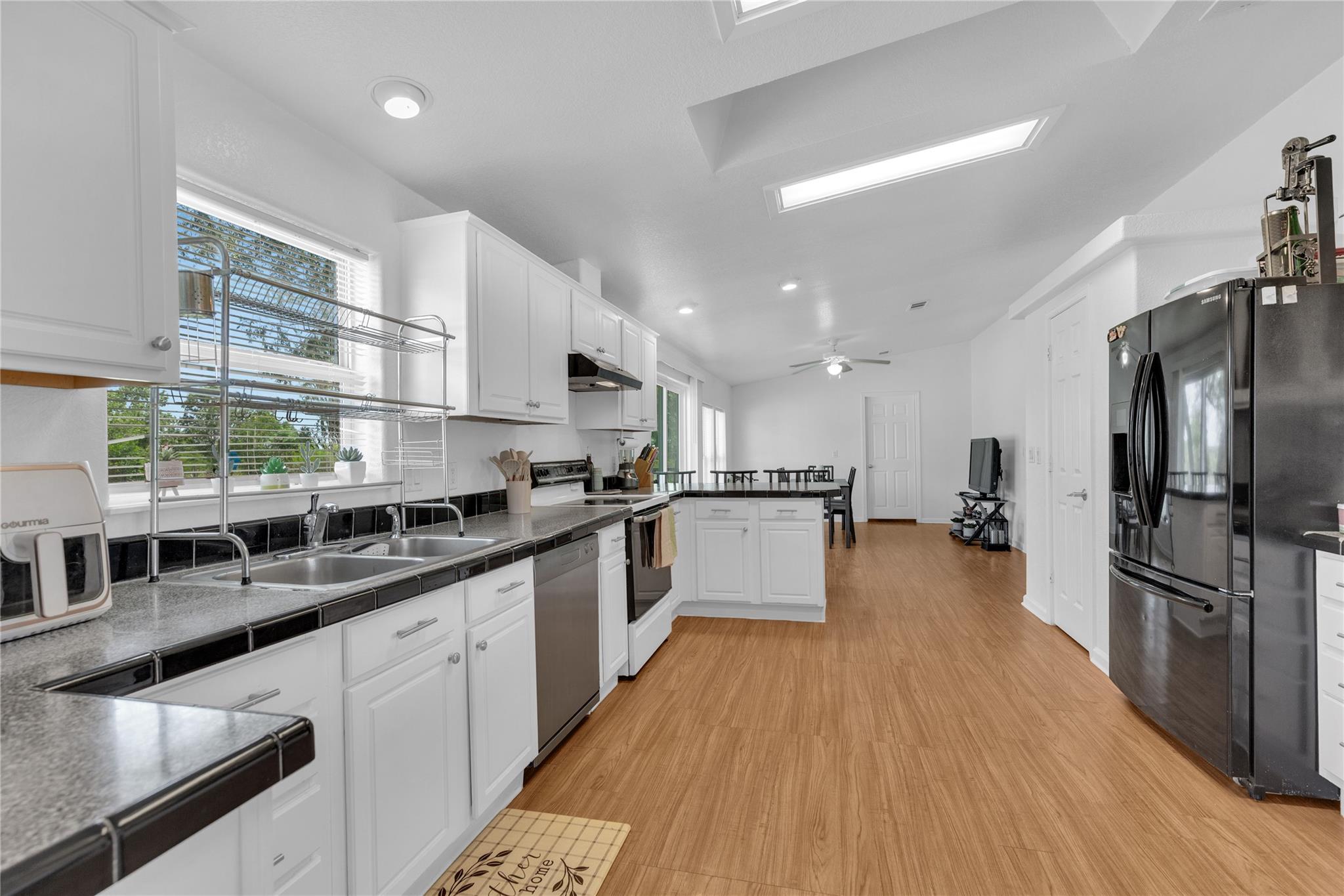 313 Rolling Meadows Ln, Kyle, TX 78640