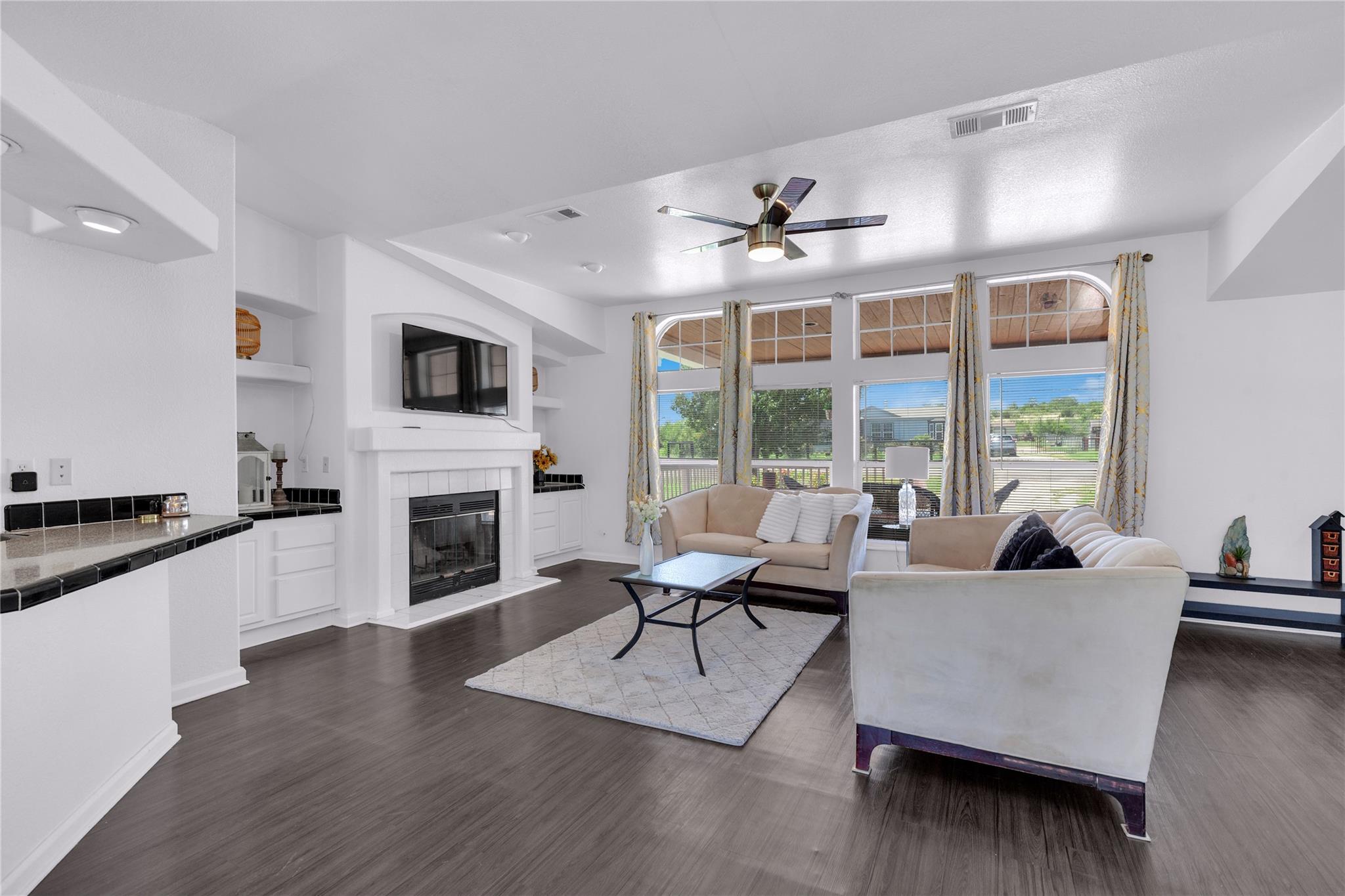 313 Rolling Meadows Ln, Kyle, TX 78640