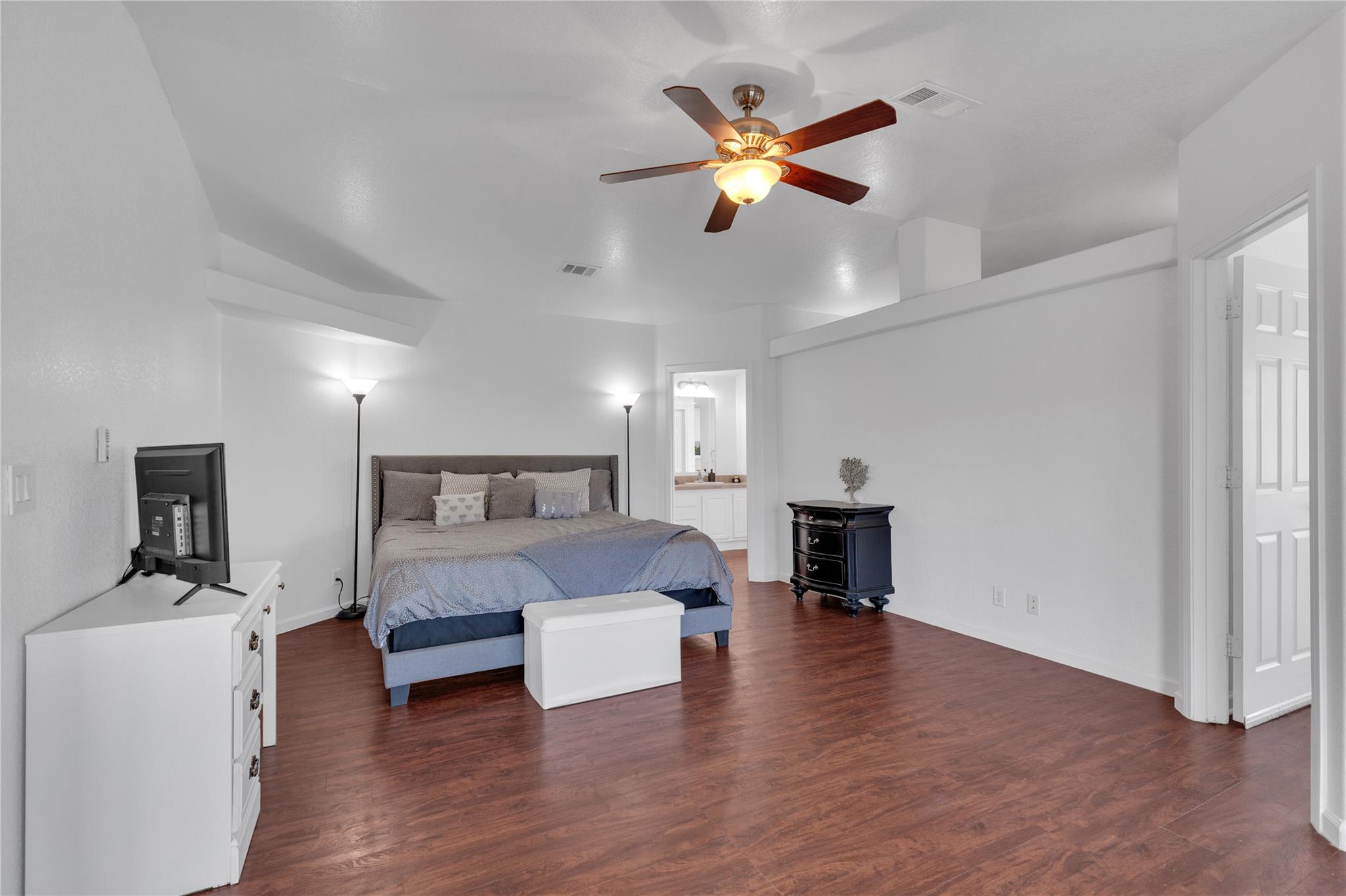 313 Rolling Meadows Ln, Kyle, TX 78640