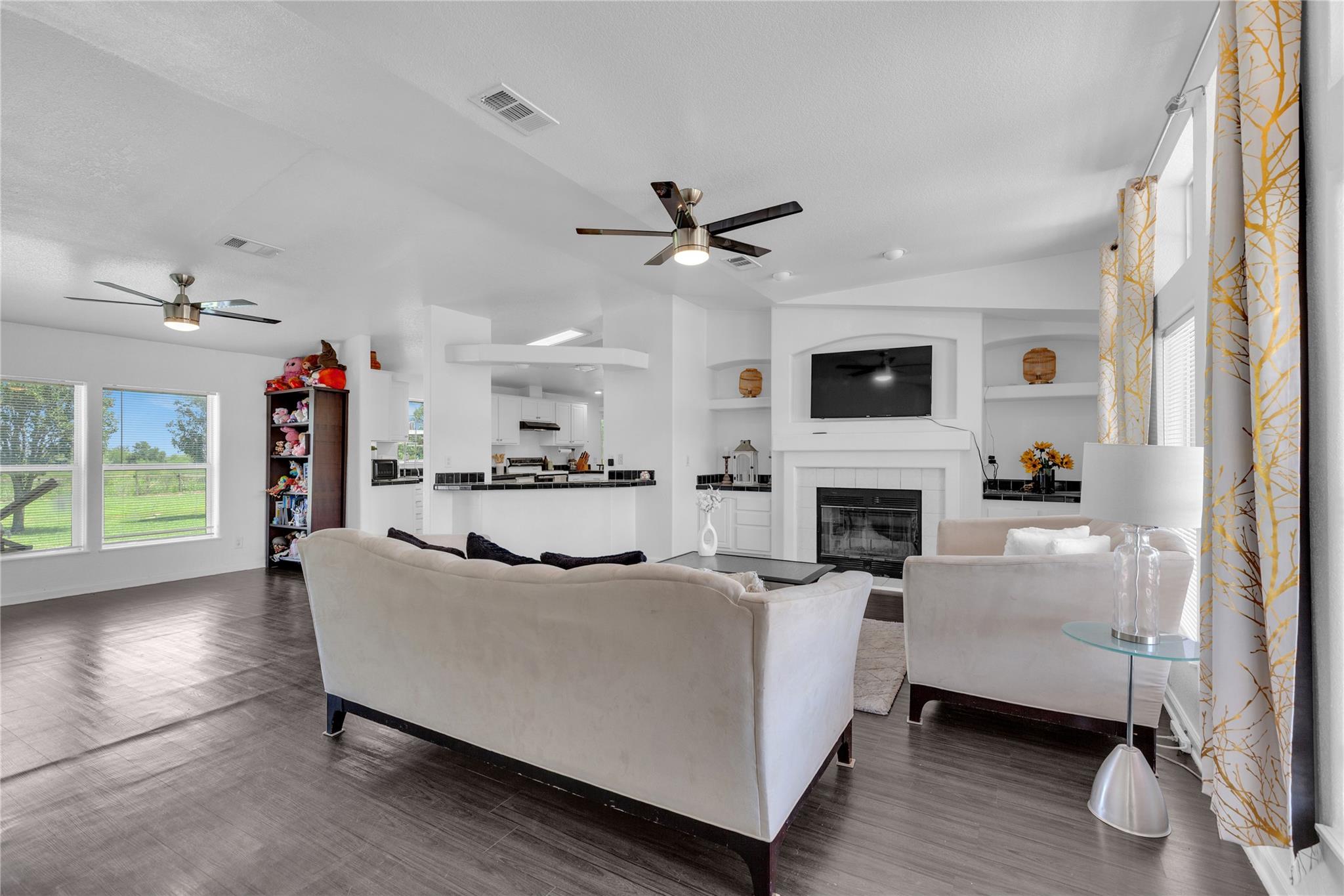 313 Rolling Meadows Ln, Kyle, TX 78640