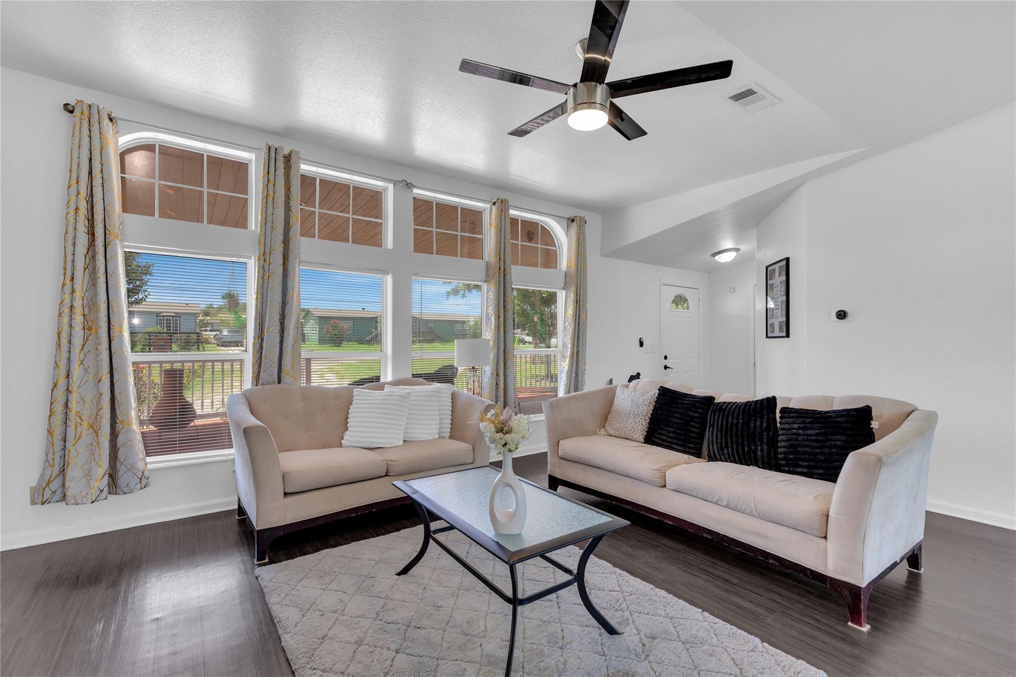 313 Rolling Meadows Ln, Kyle, TX 78640