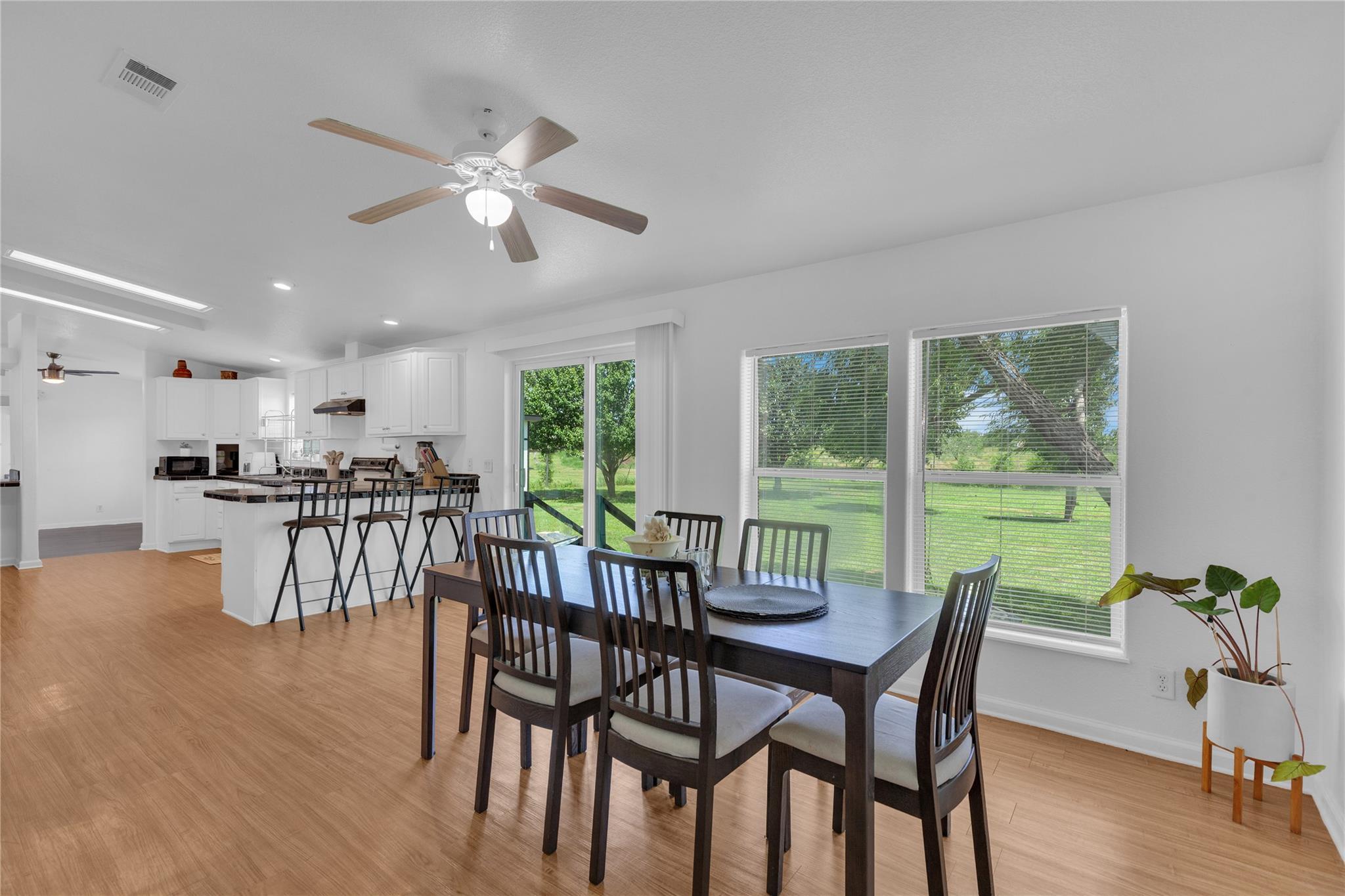 313 Rolling Meadows Ln, Kyle, TX 78640