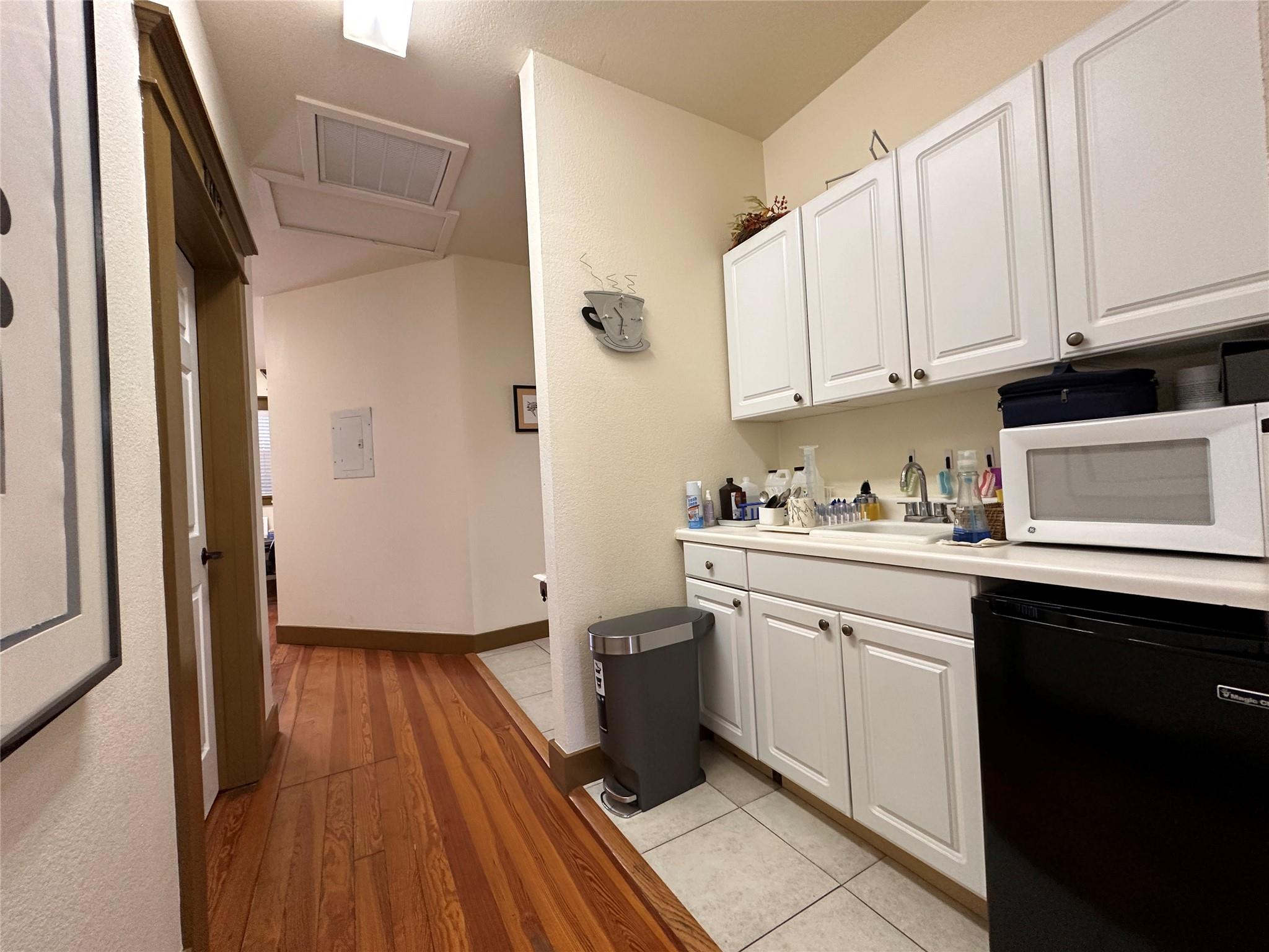 212 W 10th St # 103, Georgetown, TX 78626