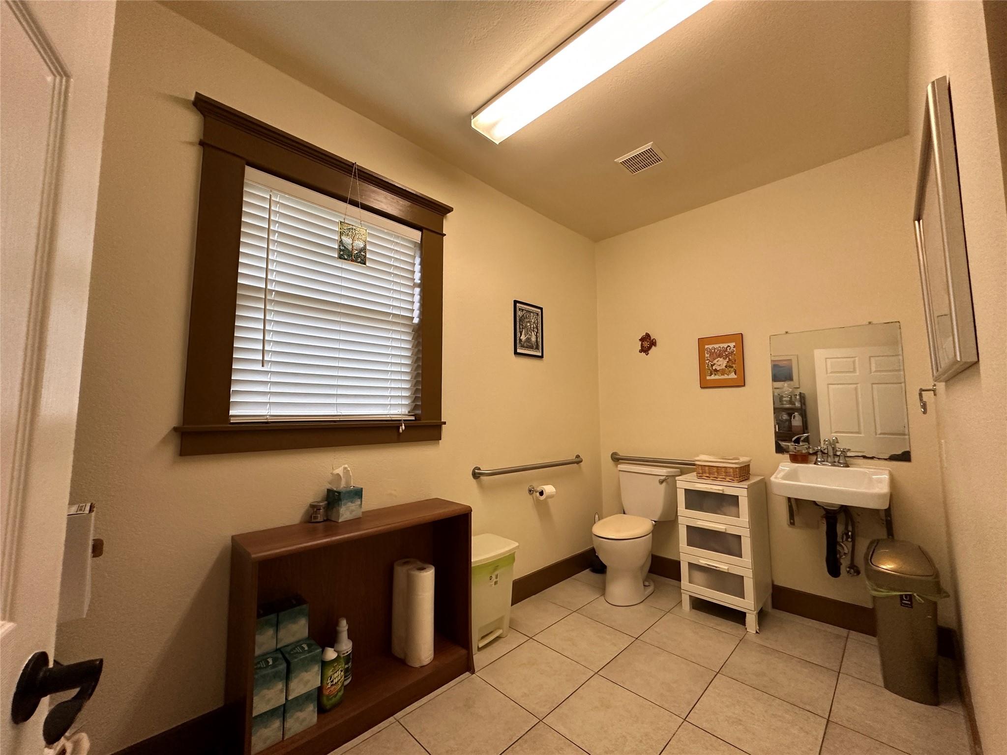 212 W 10th St # 103, Georgetown, TX 78626
