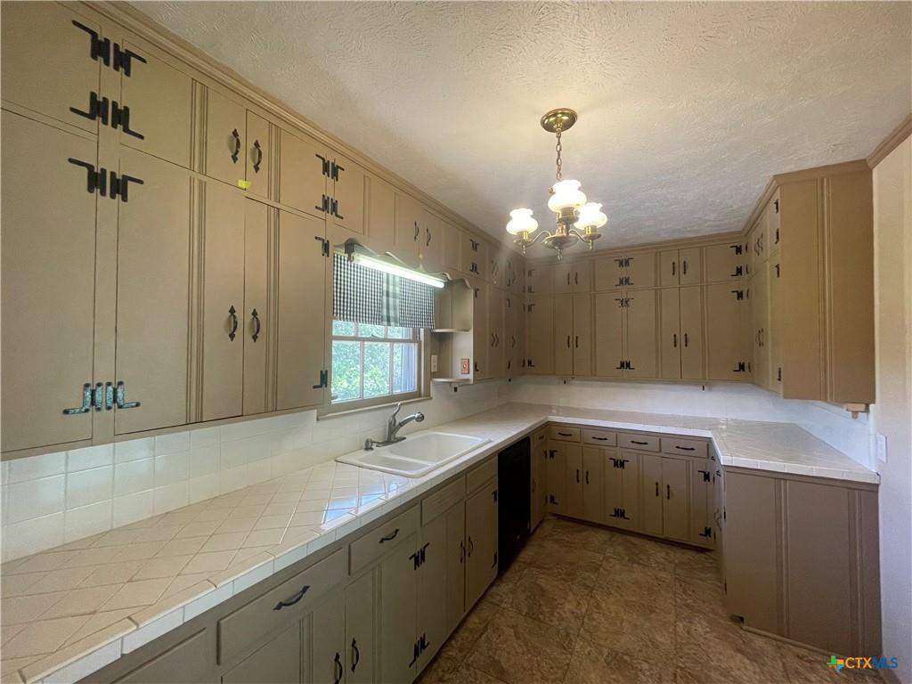 601 S Arnold St S, Lampasas, TX 76550