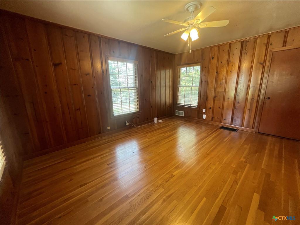 601 S Arnold St S, Lampasas, TX 76550