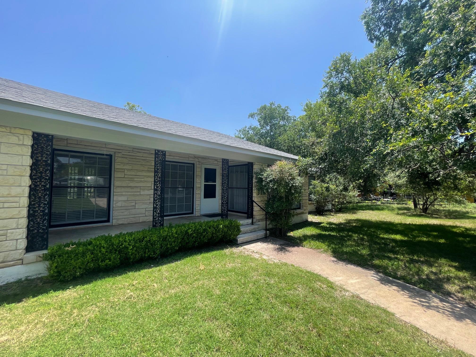 601 S Arnold St S, Lampasas, TX 76550