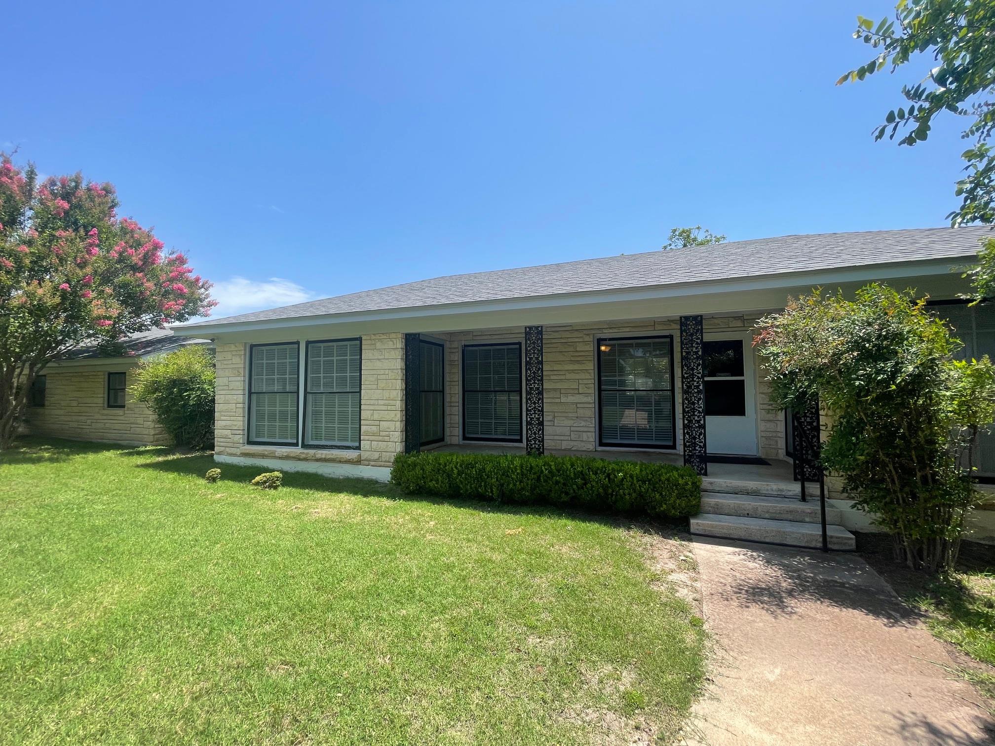 601 S Arnold St S, Lampasas, TX 76550