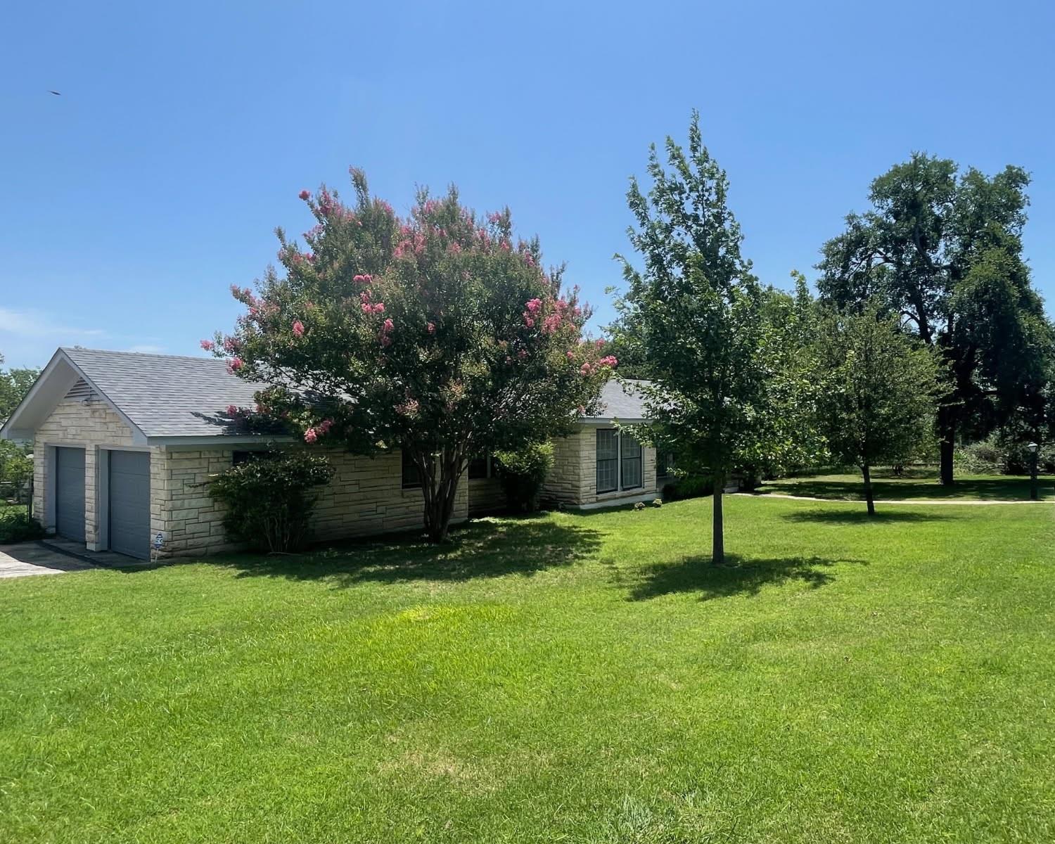 601 S Arnold St S, Lampasas, TX 76550