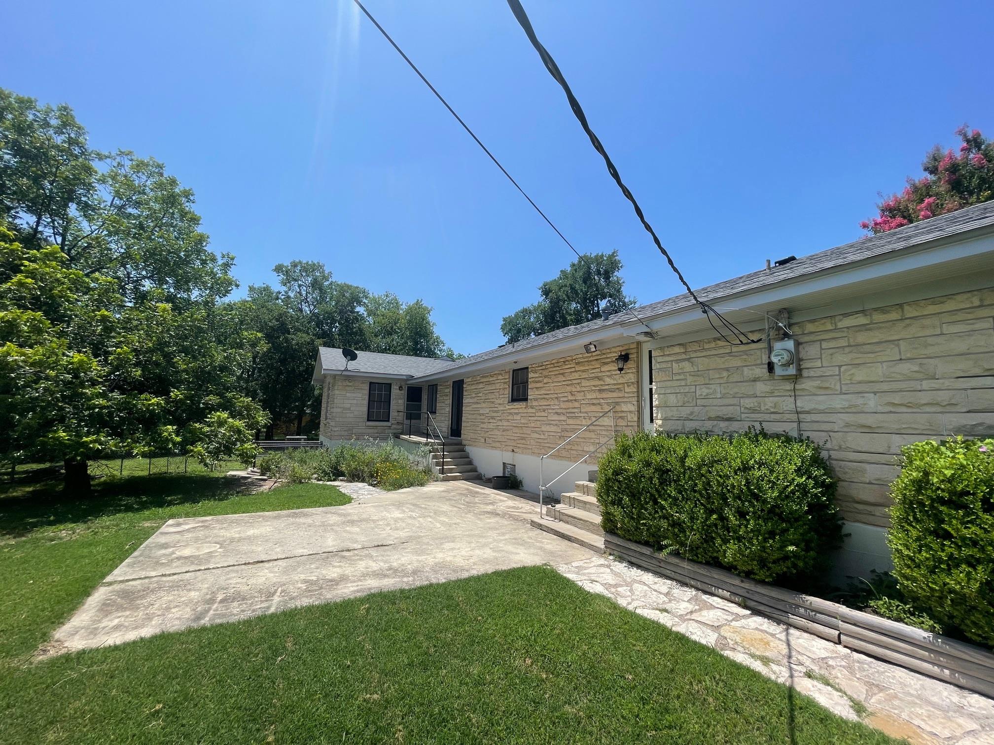 601 S Arnold St S, Lampasas, TX 76550