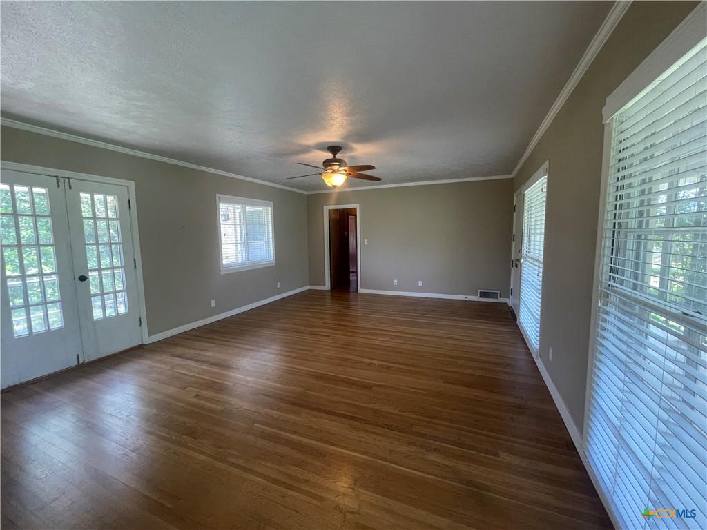 601 S Arnold St S, Lampasas, TX 76550