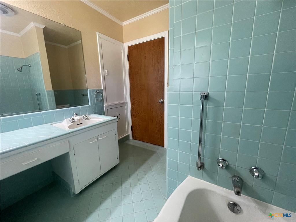 601 S Arnold St S, Lampasas, TX 76550