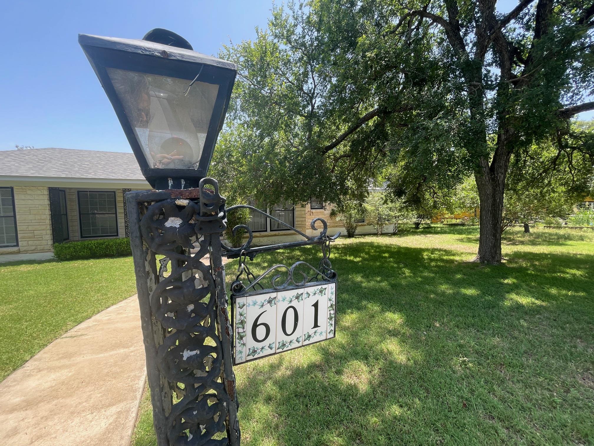 601 S Arnold St S, Lampasas, TX 76550