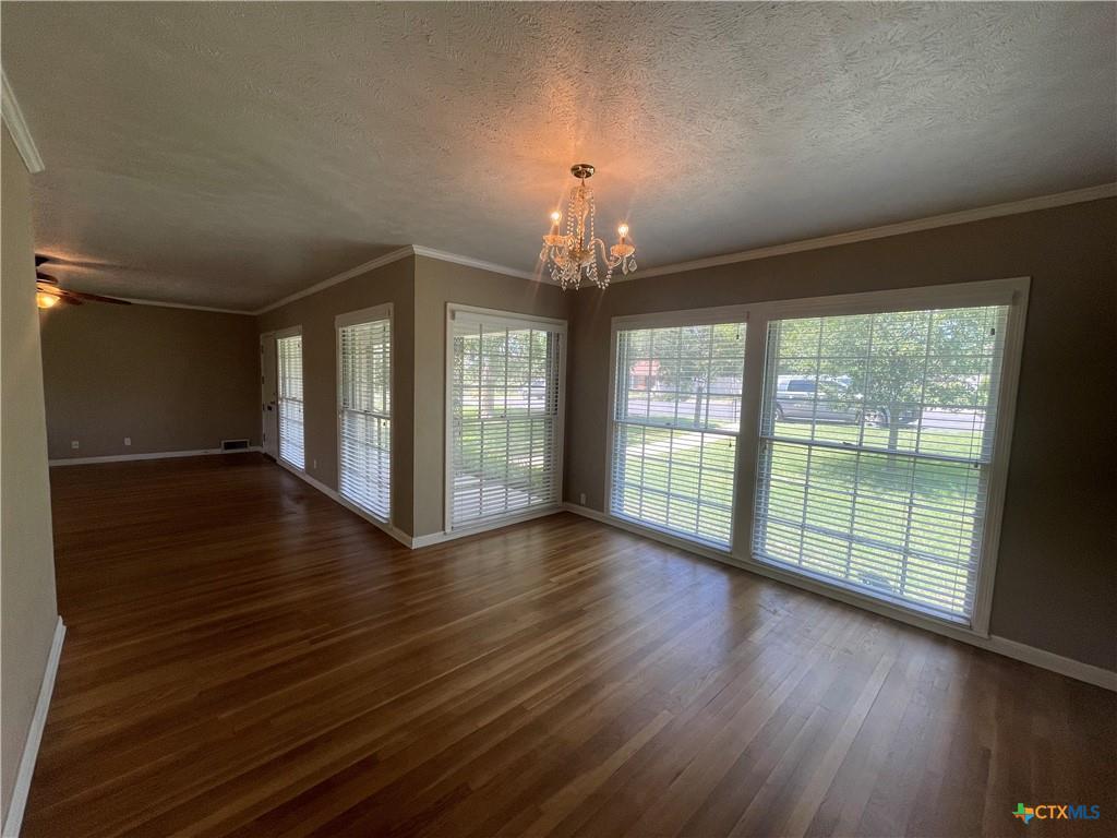 601 S Arnold St S, Lampasas, TX 76550