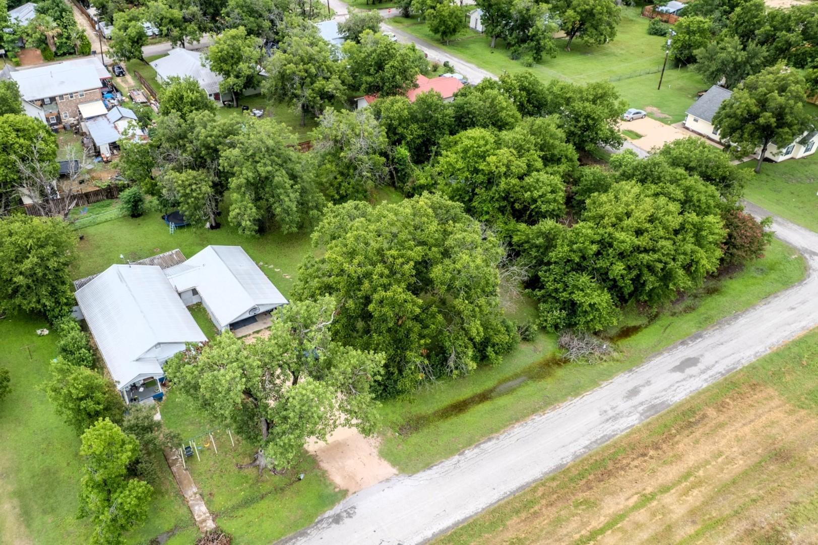 218 SE Front St, Bartlett, TX 76511